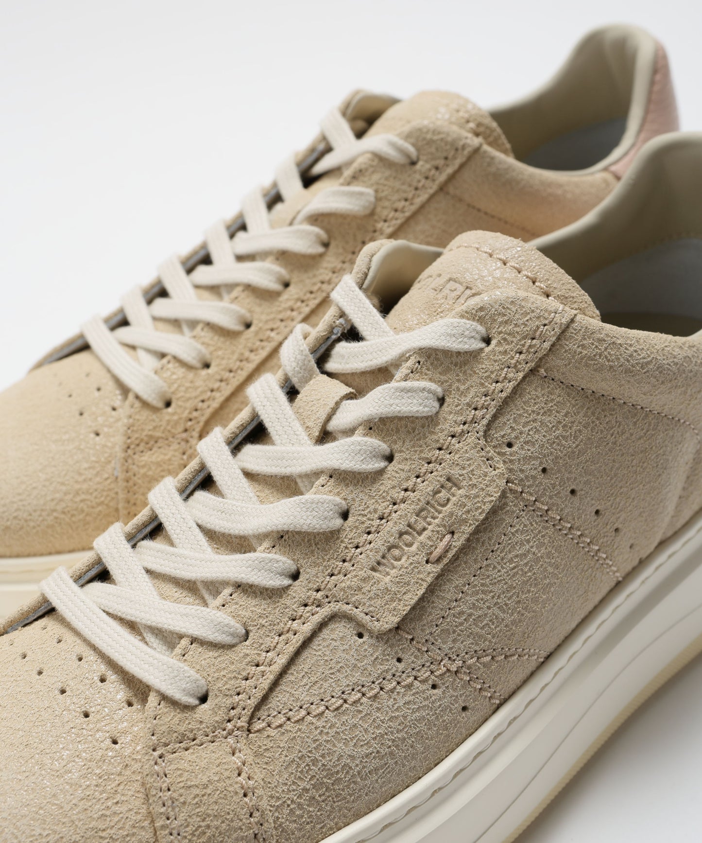 WOOLRICH Sneakers in Pelle Abrasiva – Dettagli Rosa e Logo