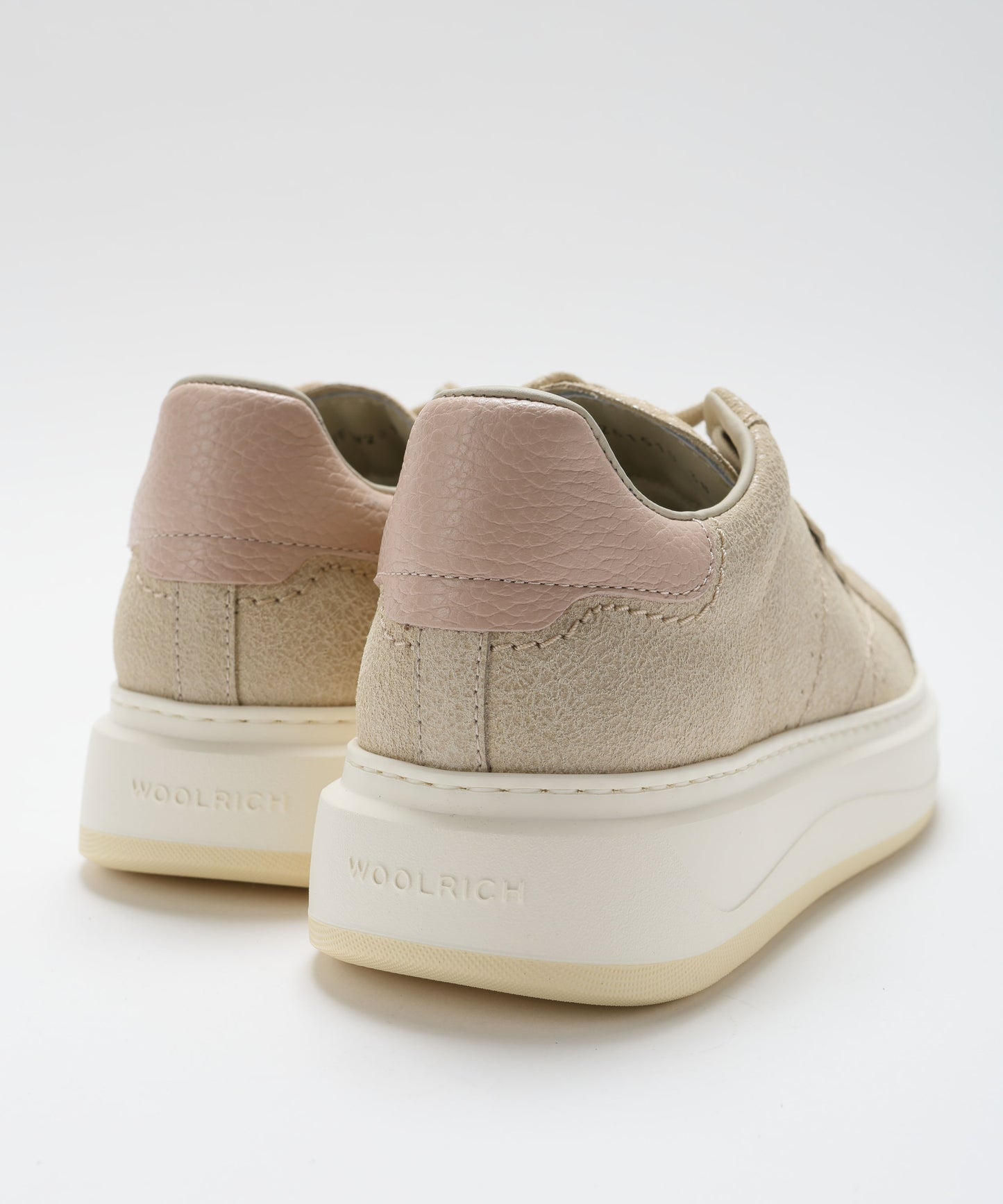 WOOLRICH Sneakers in Pelle Abrasiva – Dettagli Rosa e Logo