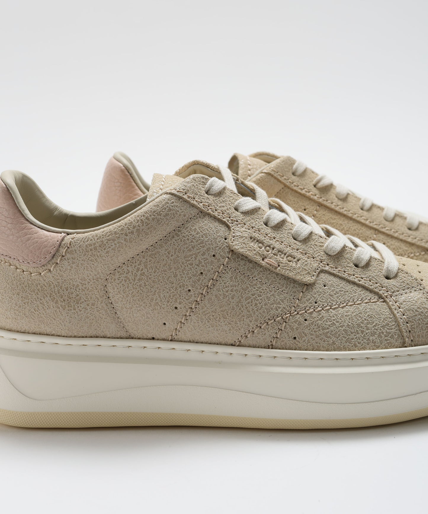 WOOLRICH Sneakers in Pelle Abrasiva – Dettagli Rosa e Logo