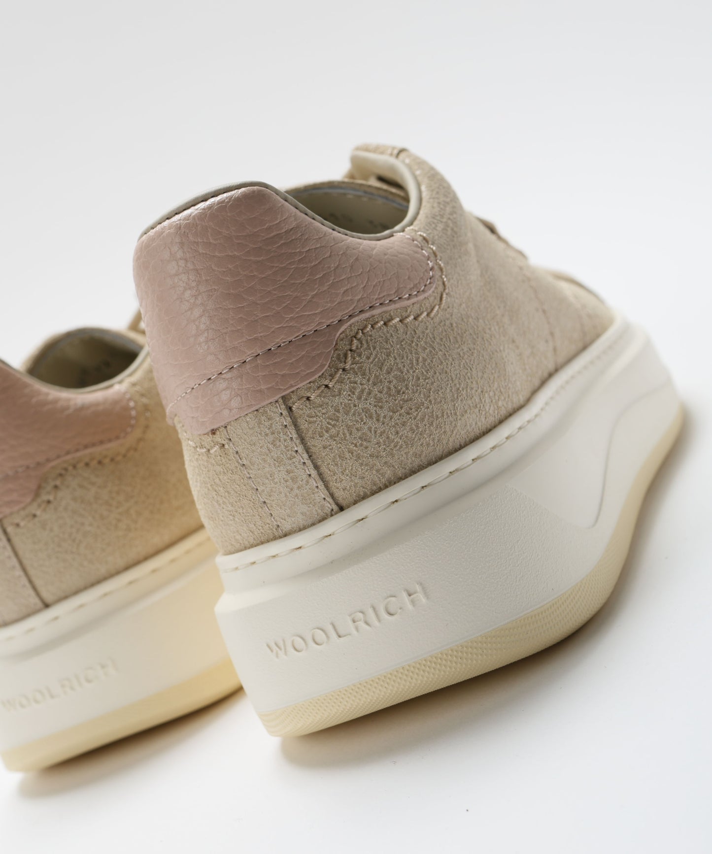 WOOLRICH Sneakers in Pelle Abrasiva – Dettagli Rosa e Logo