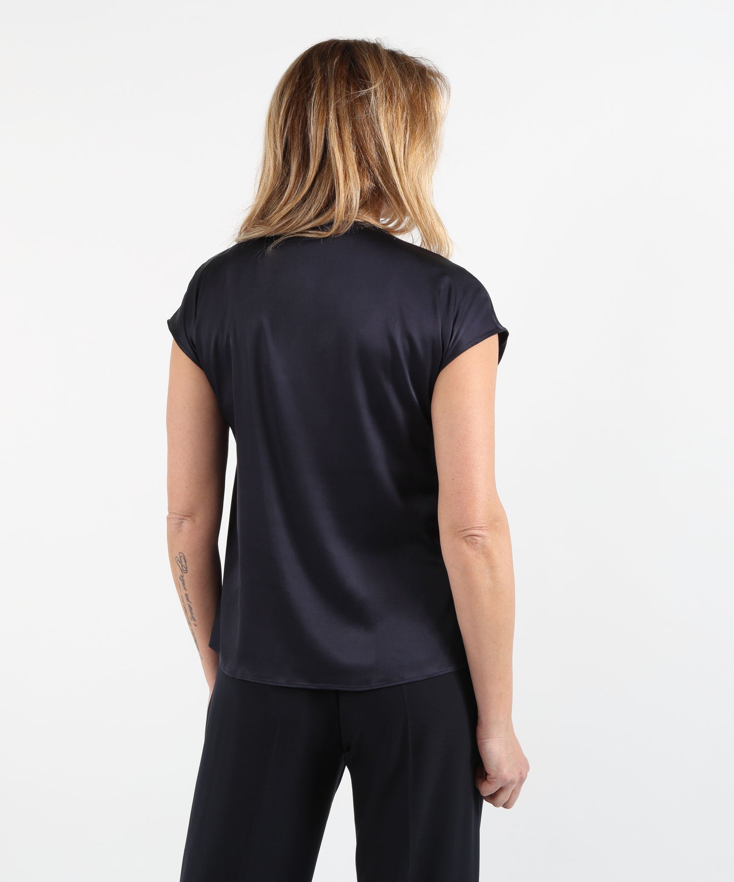 ELENA MIRO' Blusa in raso con scollo a V