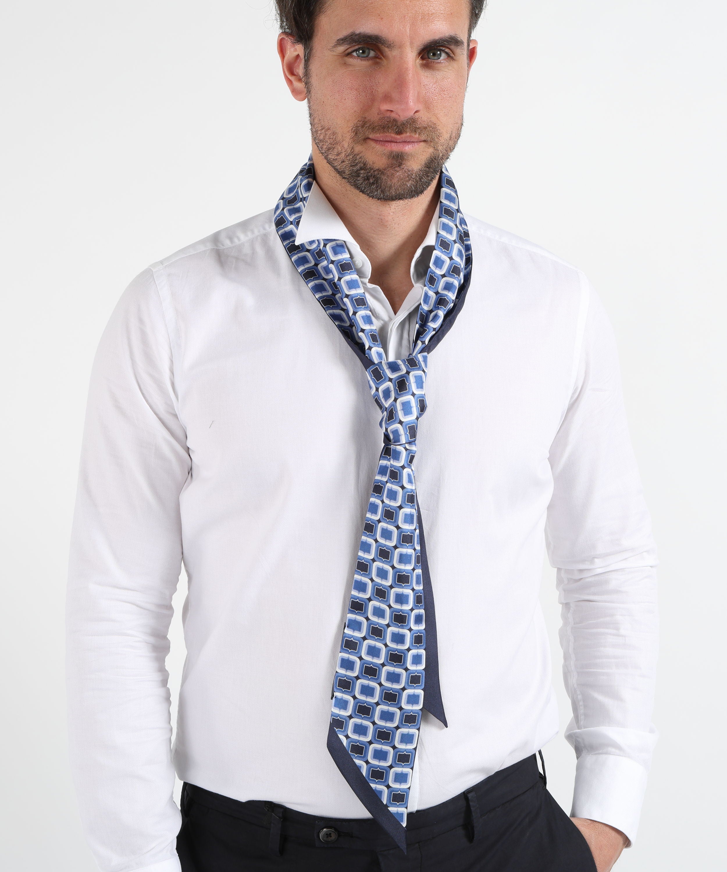 Foulard TAGLIATORE Reversible Geometric Print Scarf Navy | TAGLIATORE