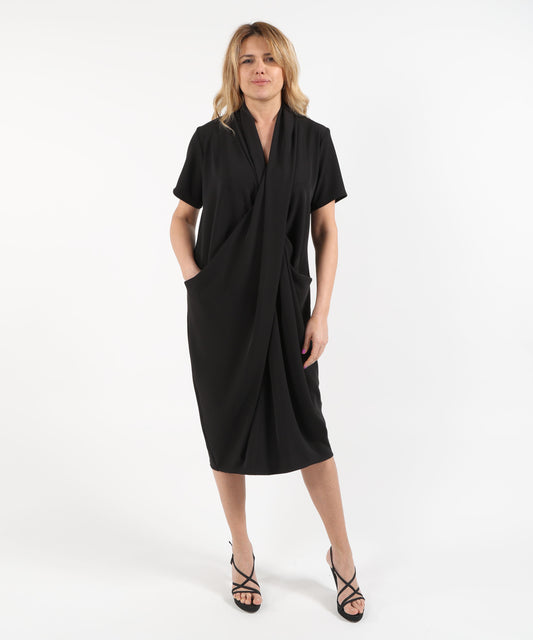 Abiti RIBKOFF Abito cocoon in tessuto twill con scollatura a portafoglio Nero | RIBKOFF