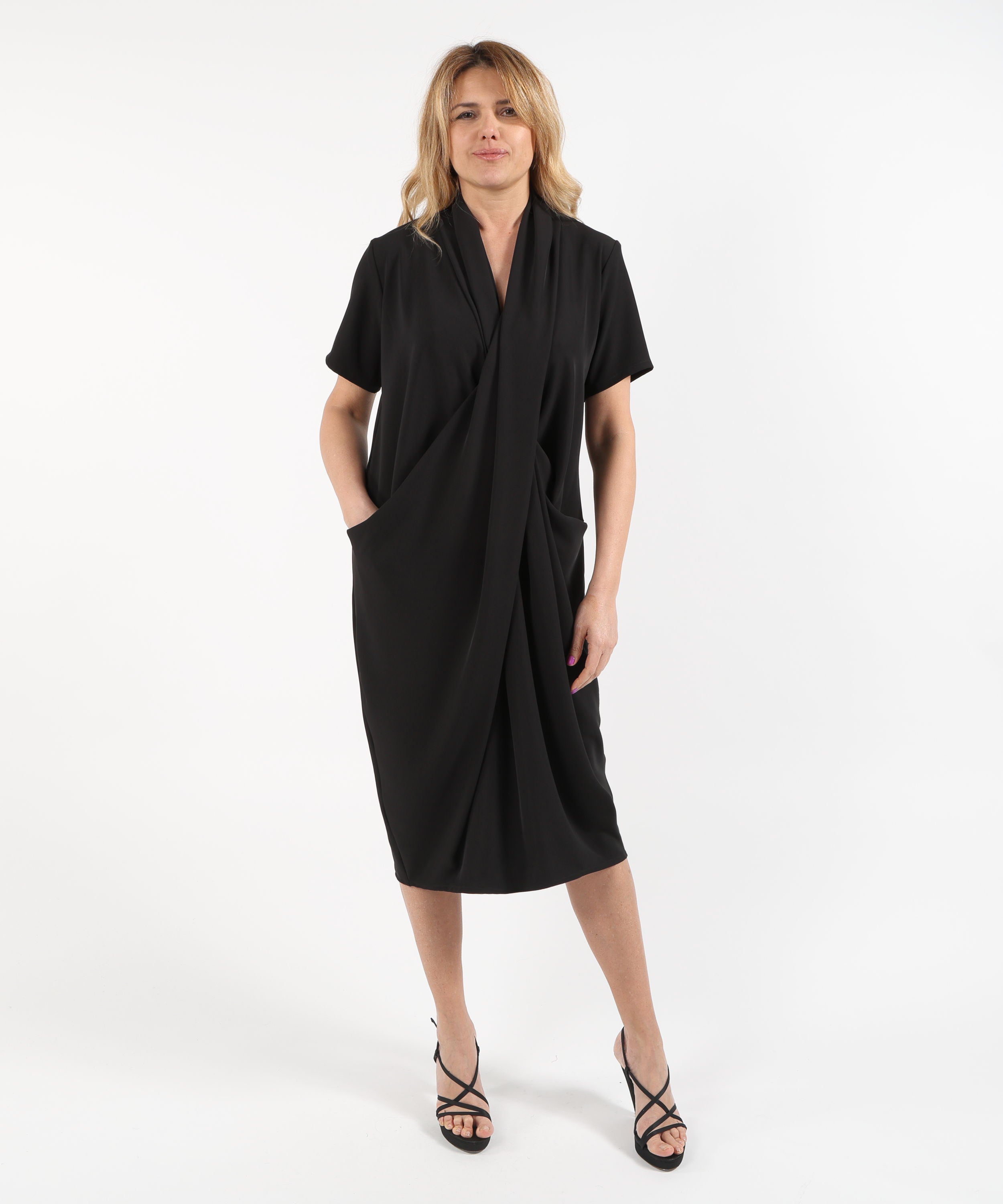 Abiti RIBKOFF Abito cocoon in tessuto twill con scollatura a portafoglio Nero | RIBKOFF