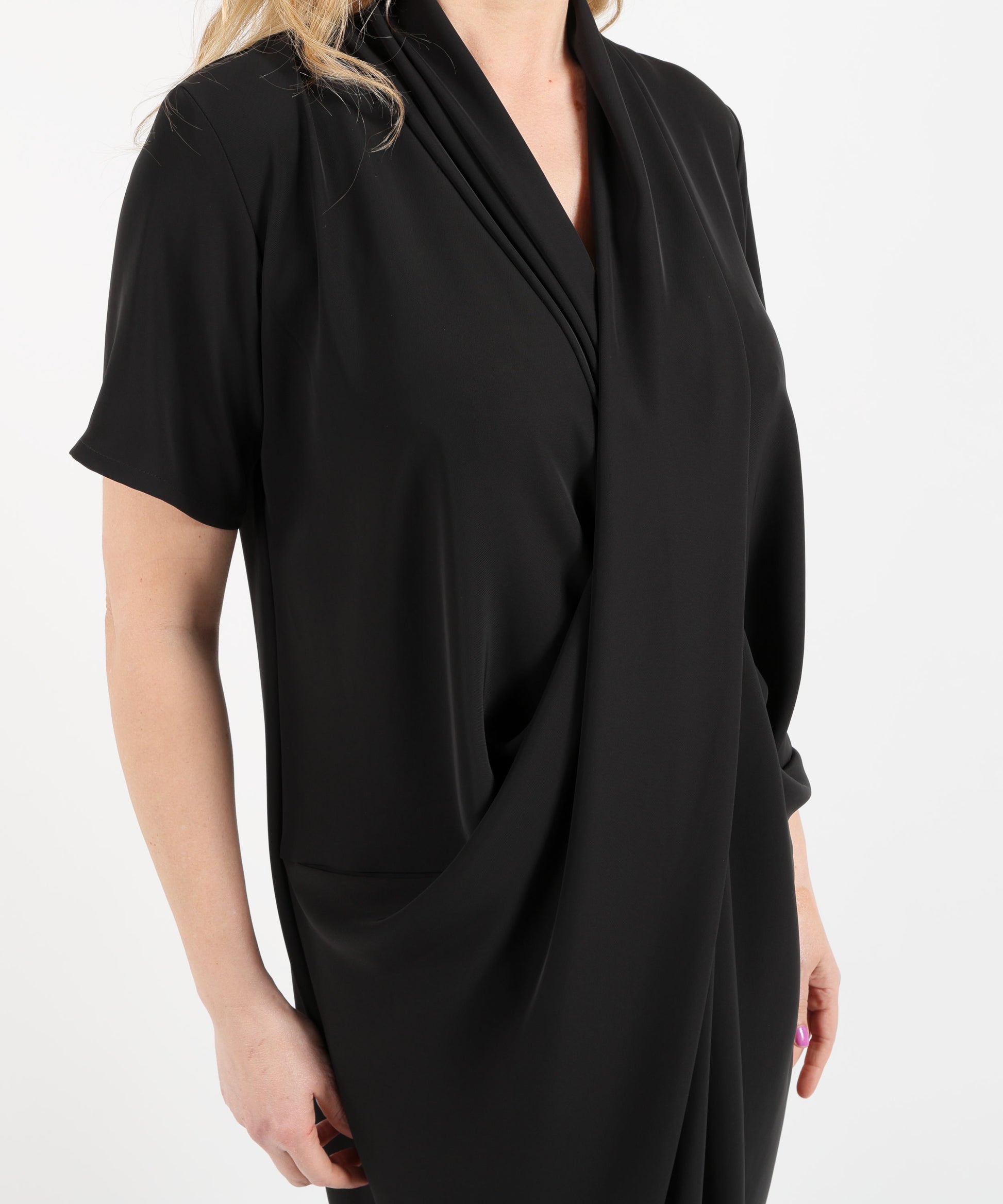 Abiti RIBKOFF Abito cocoon in tessuto twill con scollatura a portafoglio Nero | RIBKOFF