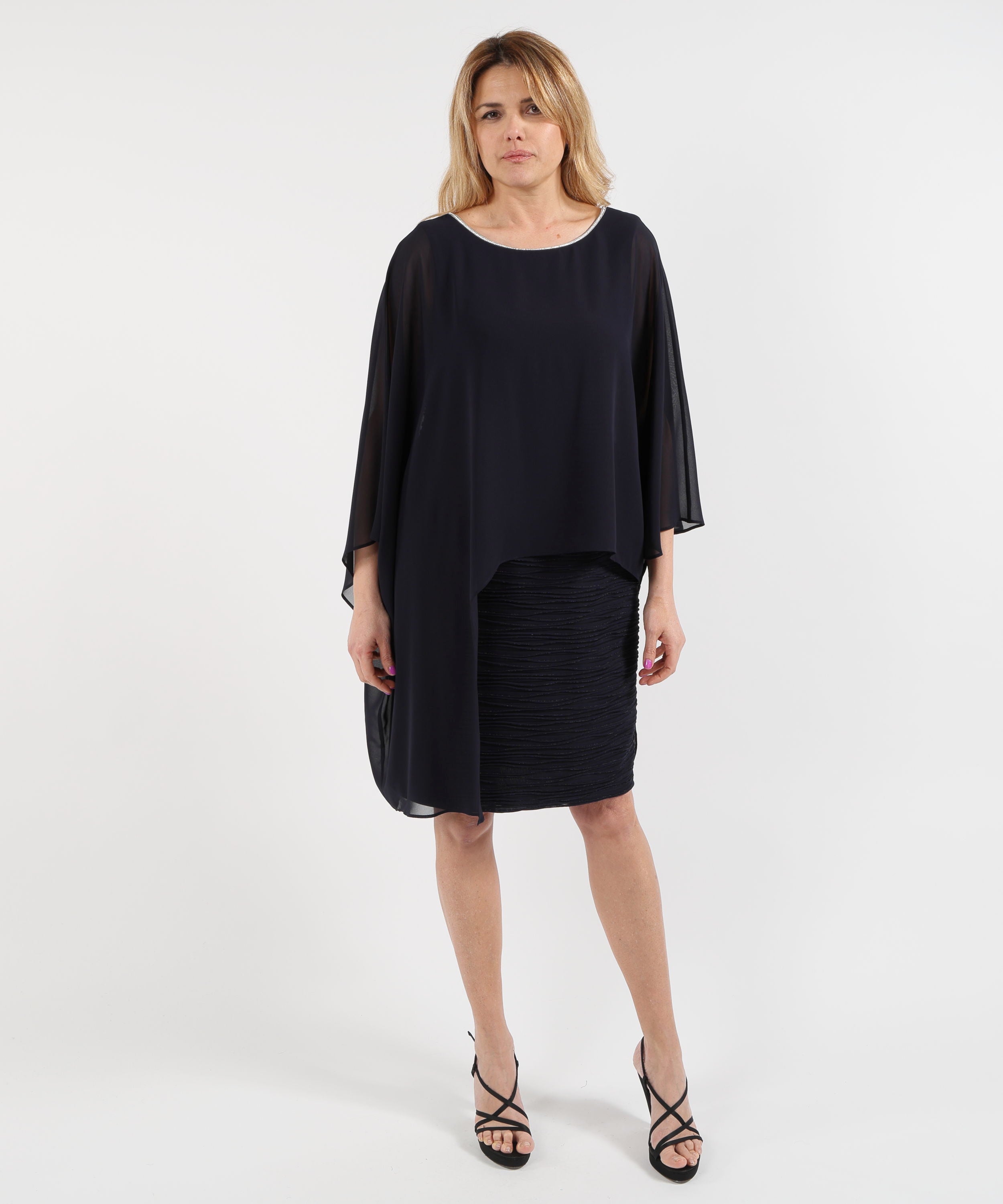 Abiti RIBKOFF Abito tubino in maglia a cascata con poncho in chiffon sovrapposto Blu notte | RIBKOFF