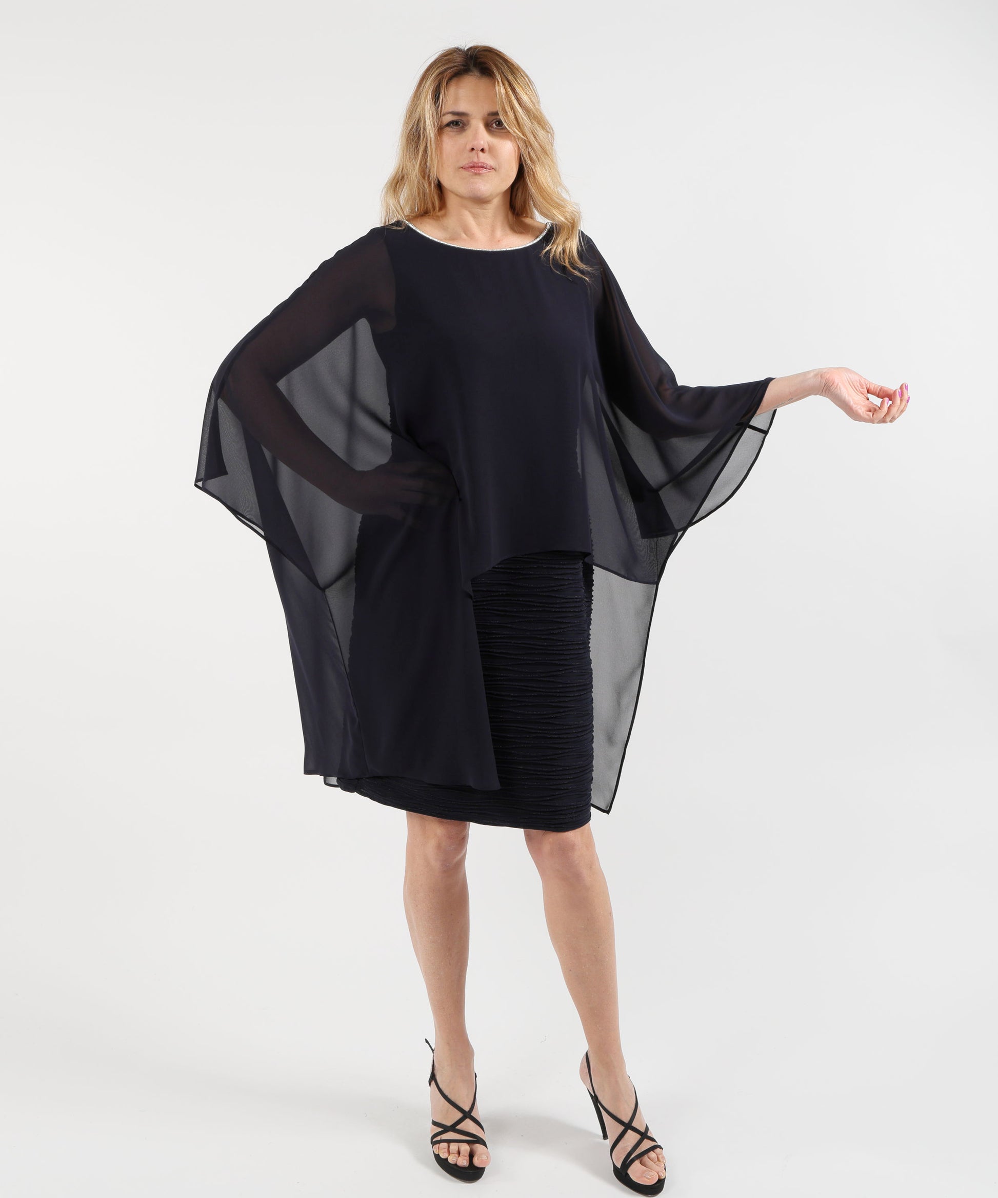 Abiti RIBKOFF Abito tubino in maglia a cascata con poncho in chiffon sovrapposto Blu notte | RIBKOFF