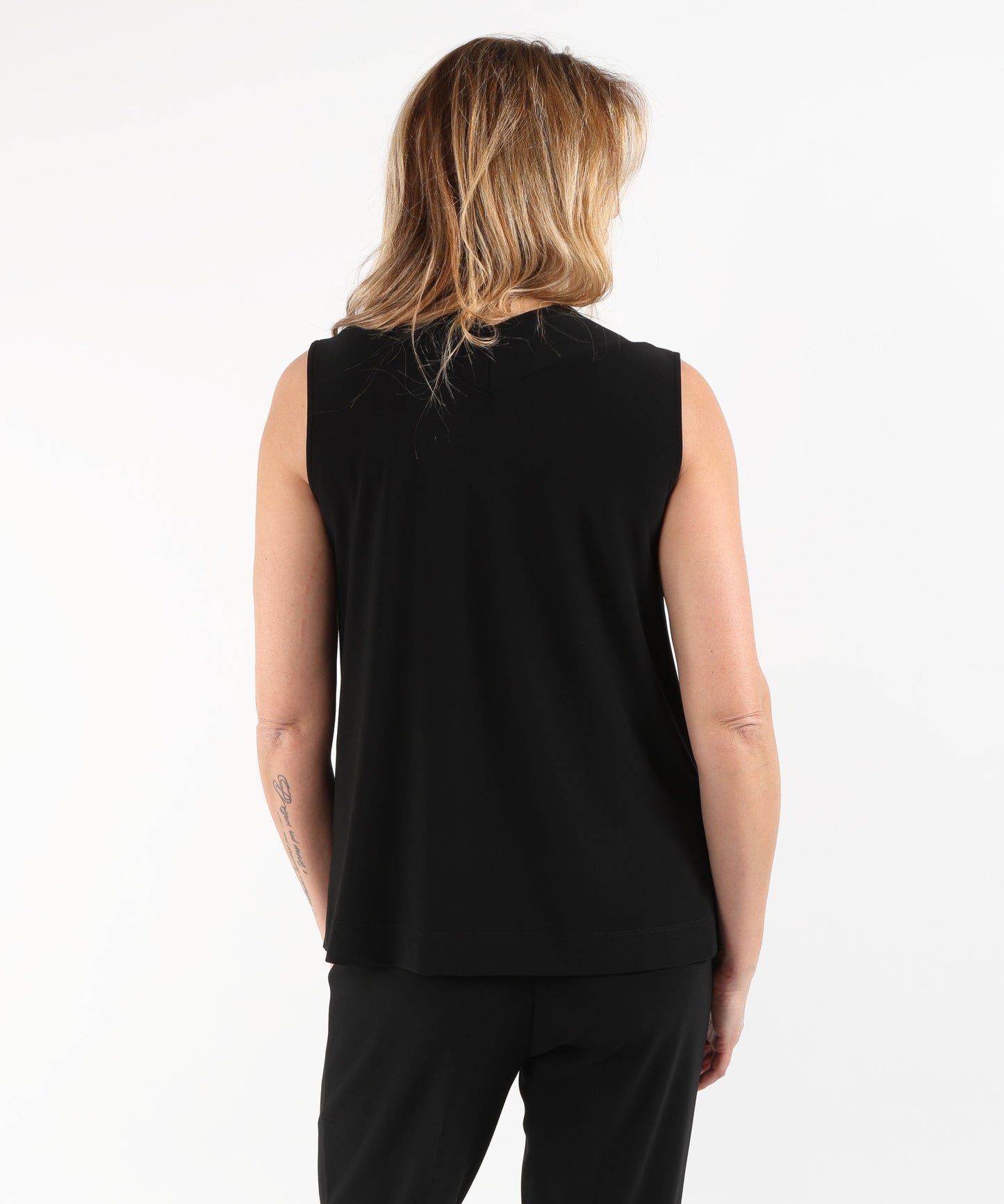RIBKOFF Sleeveless Silk-Effect Knit Top