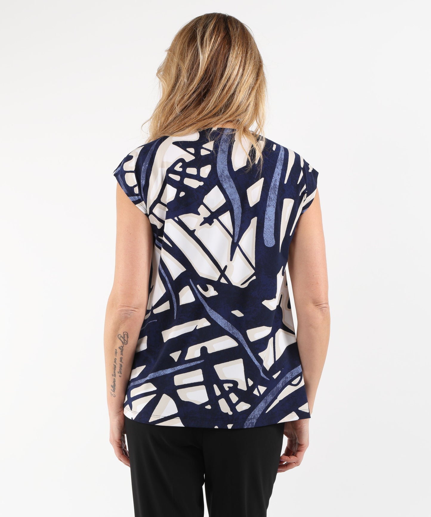RIBKOFF Fitted Silk-Effect Knit Top with Abstract Print