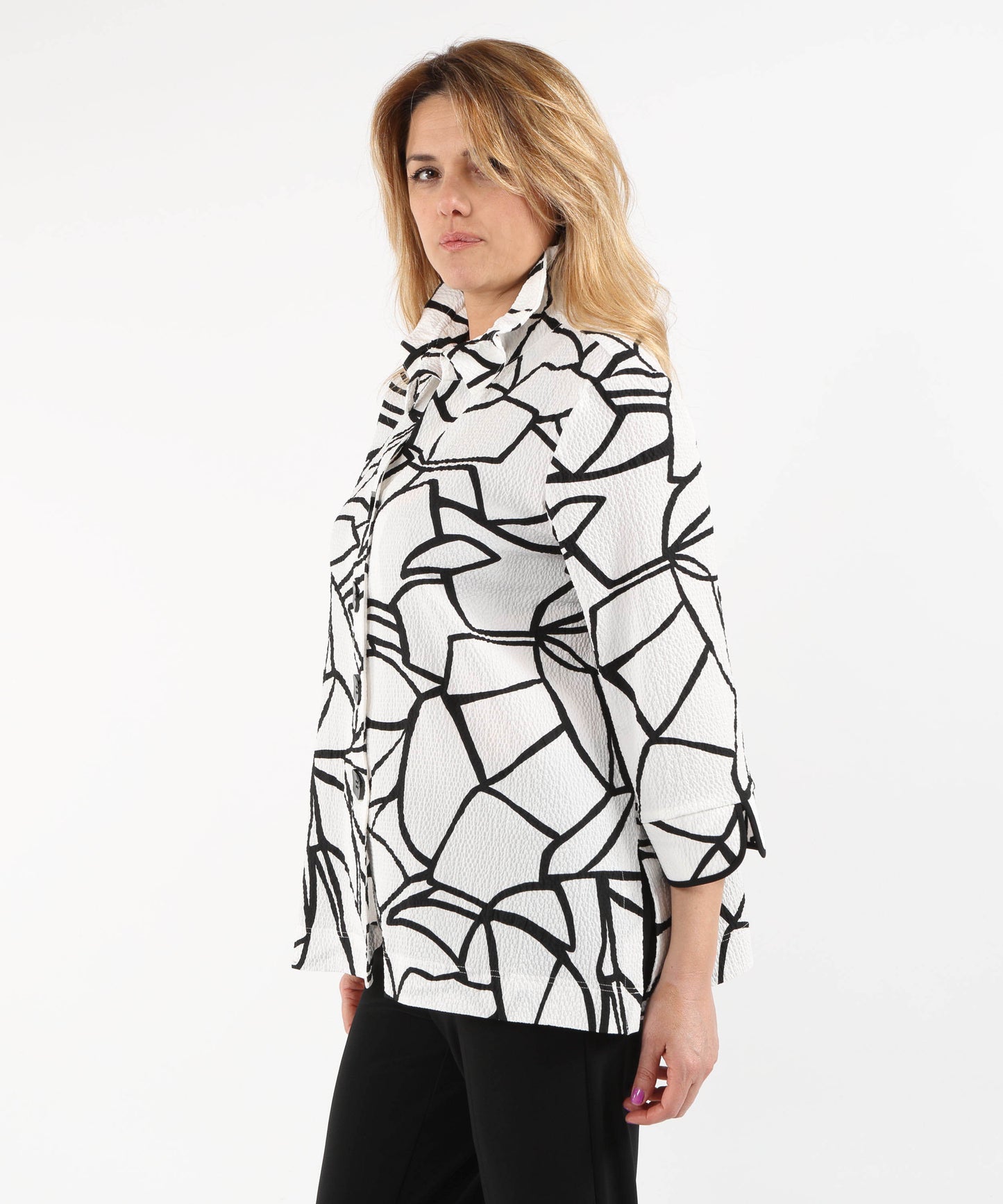 RIBKOFF A-Line Seersucker Jacket with Abstract Print and Contrast Buttons
