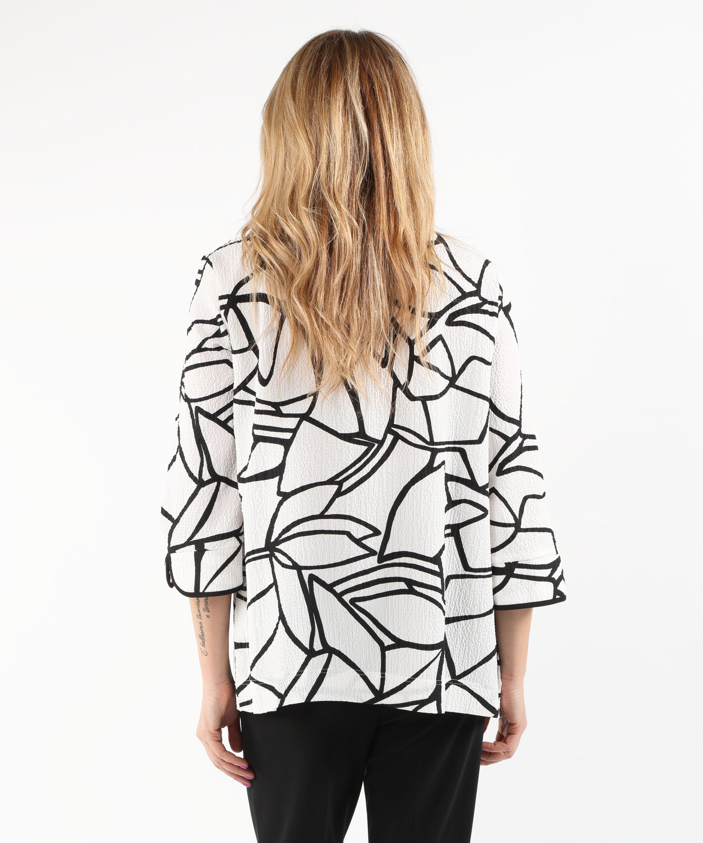 RIBKOFF A-Line Seersucker Jacket with Abstract Print and Contrast Buttons