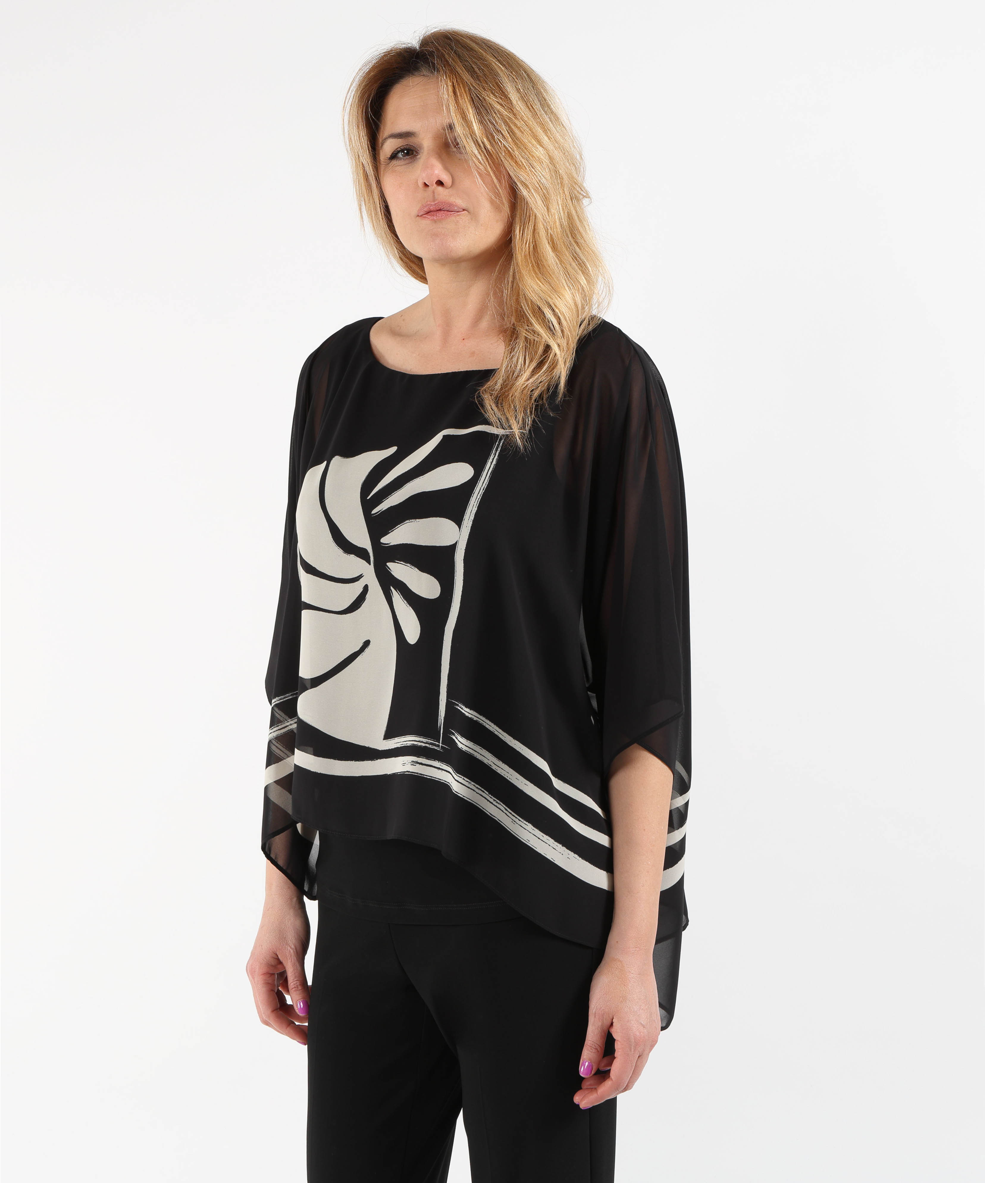 Top RIBKOFF Top poncho in tessuto trasparente con stampa tropicale e maglia effetto seta Nero/beige | RIBKOFF