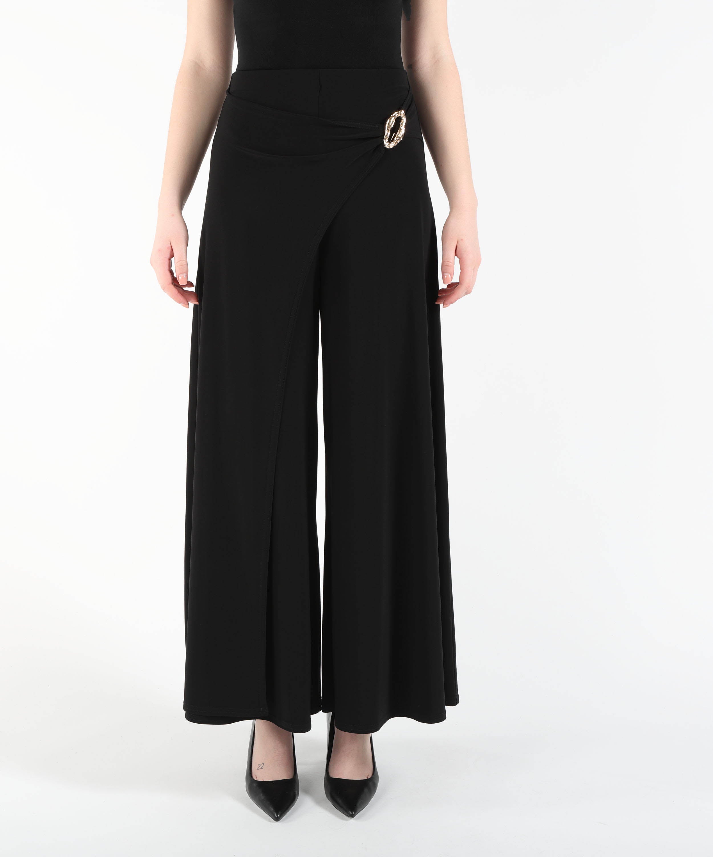 Pantaloni RIBKOFF Pantaloni culotte pull-on in maglia effetto seta con fibbia Nero | RIBKOFF