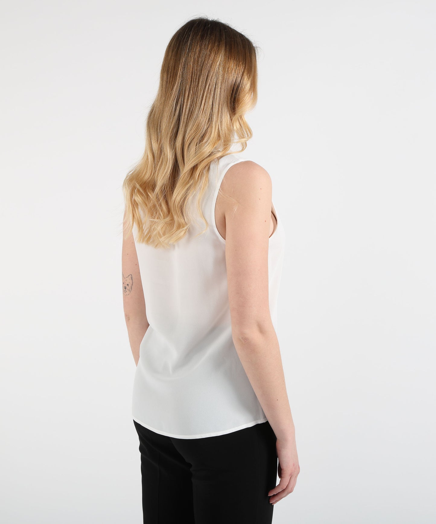 LIUJO SOFT Sleeveless V-Neck Viscose Blouse”