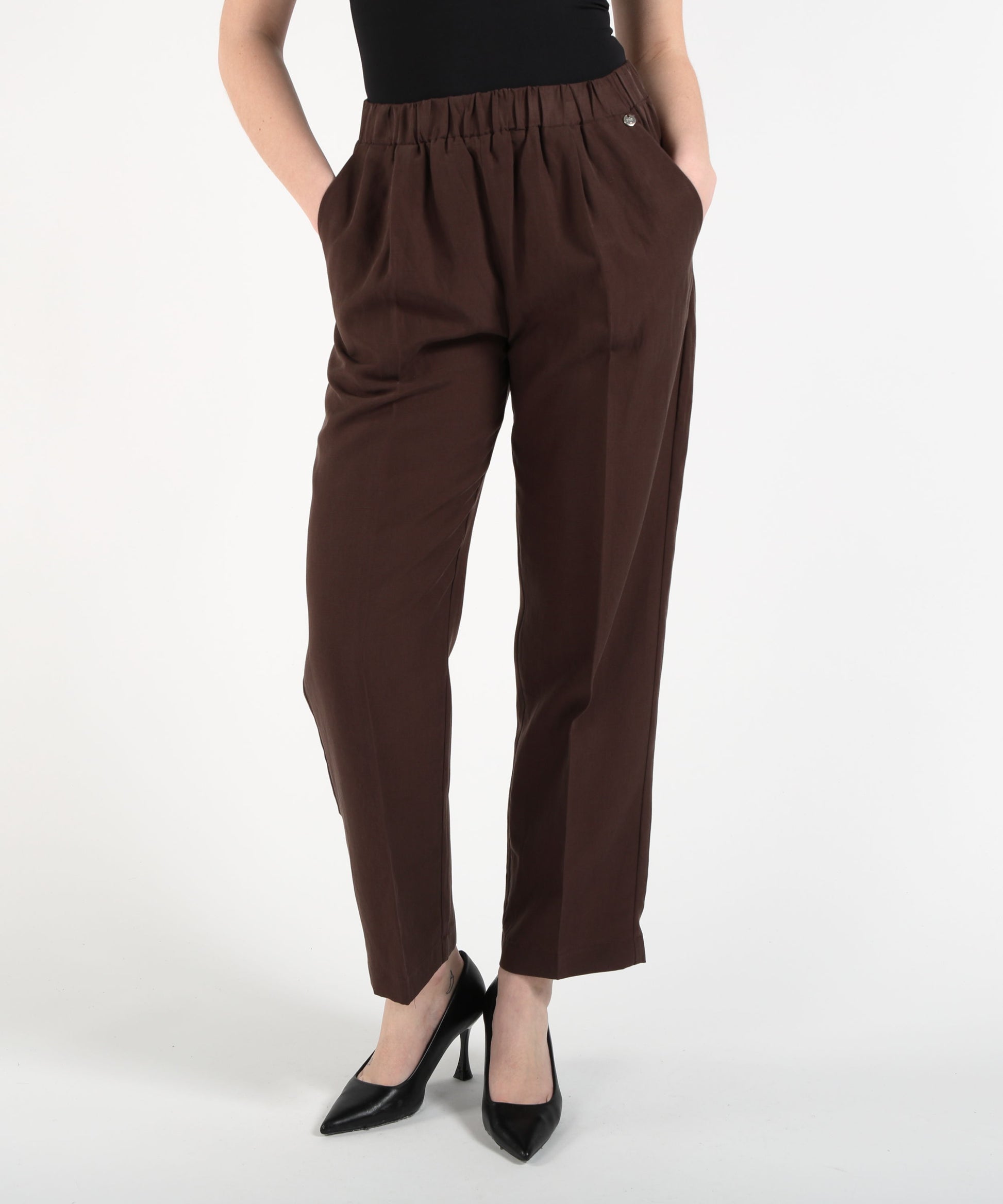 Pantaloni LIUJO WHITE Pantaloni elasticizzati con pieghe spressate Marrone | LIUJO WHITE