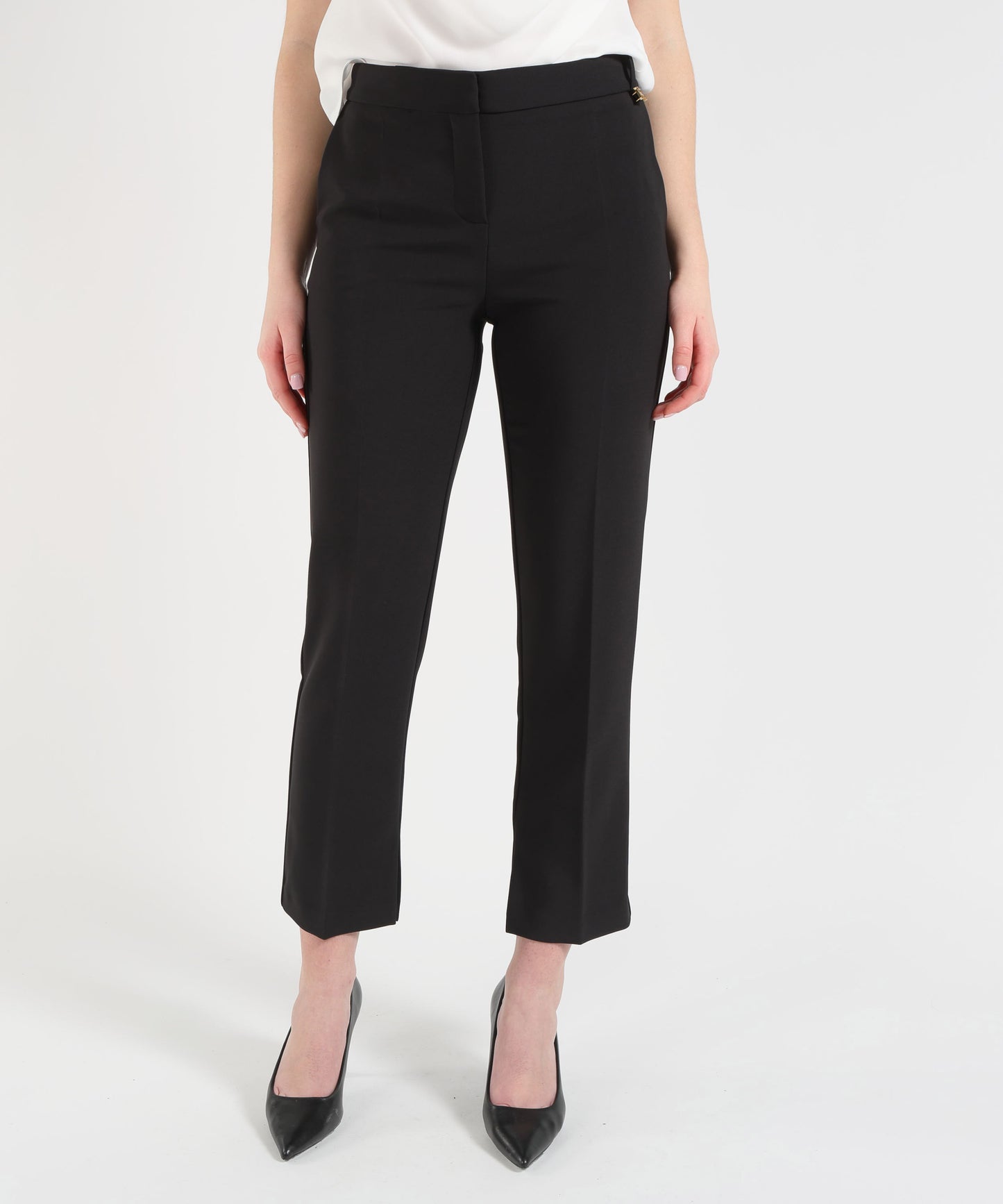 ELISABETTA FRANCHI Pantaloni in crêpe leggero con logo charm