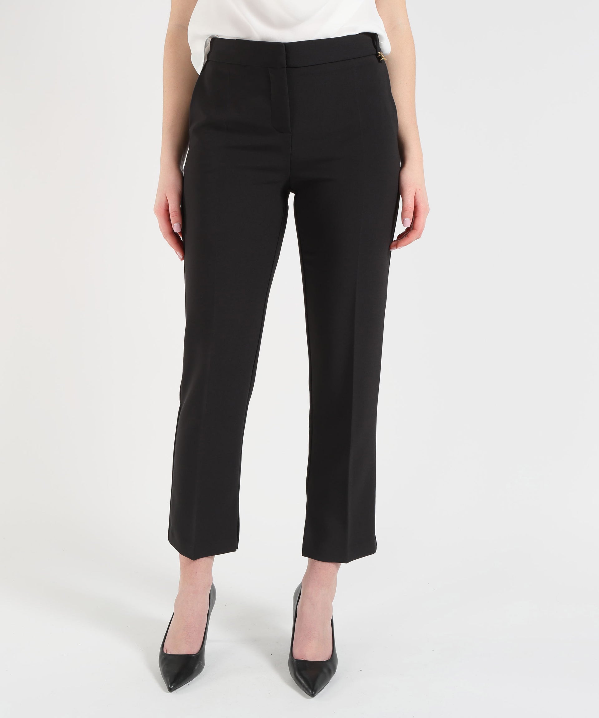 ELISABETTA FRANCHI Pantaloni in crêpe leggero con logo charm