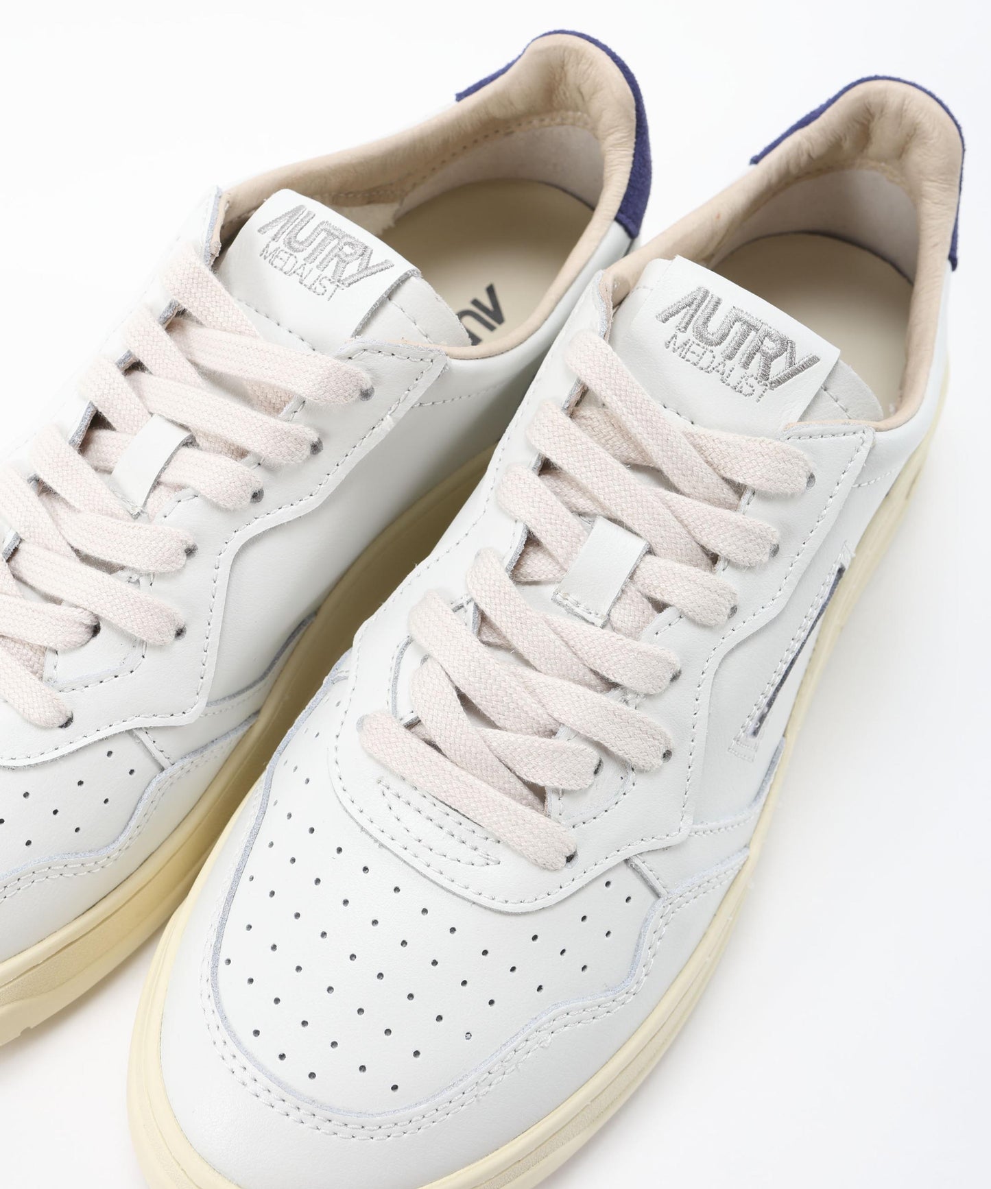 AUTRY SNEAKERS MEDALIST LOW IN PELLE BIANCA E SUEDE BLUE DEPTHS
