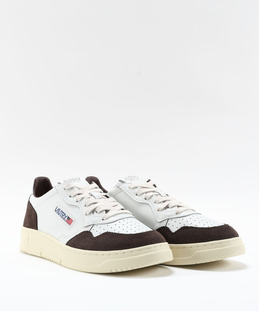 Sneakers AUTRY SNEAKERS MEDALIST LOW IN PELLE BIANCA E SUEDE MOGANO Marrone | AUTRY
