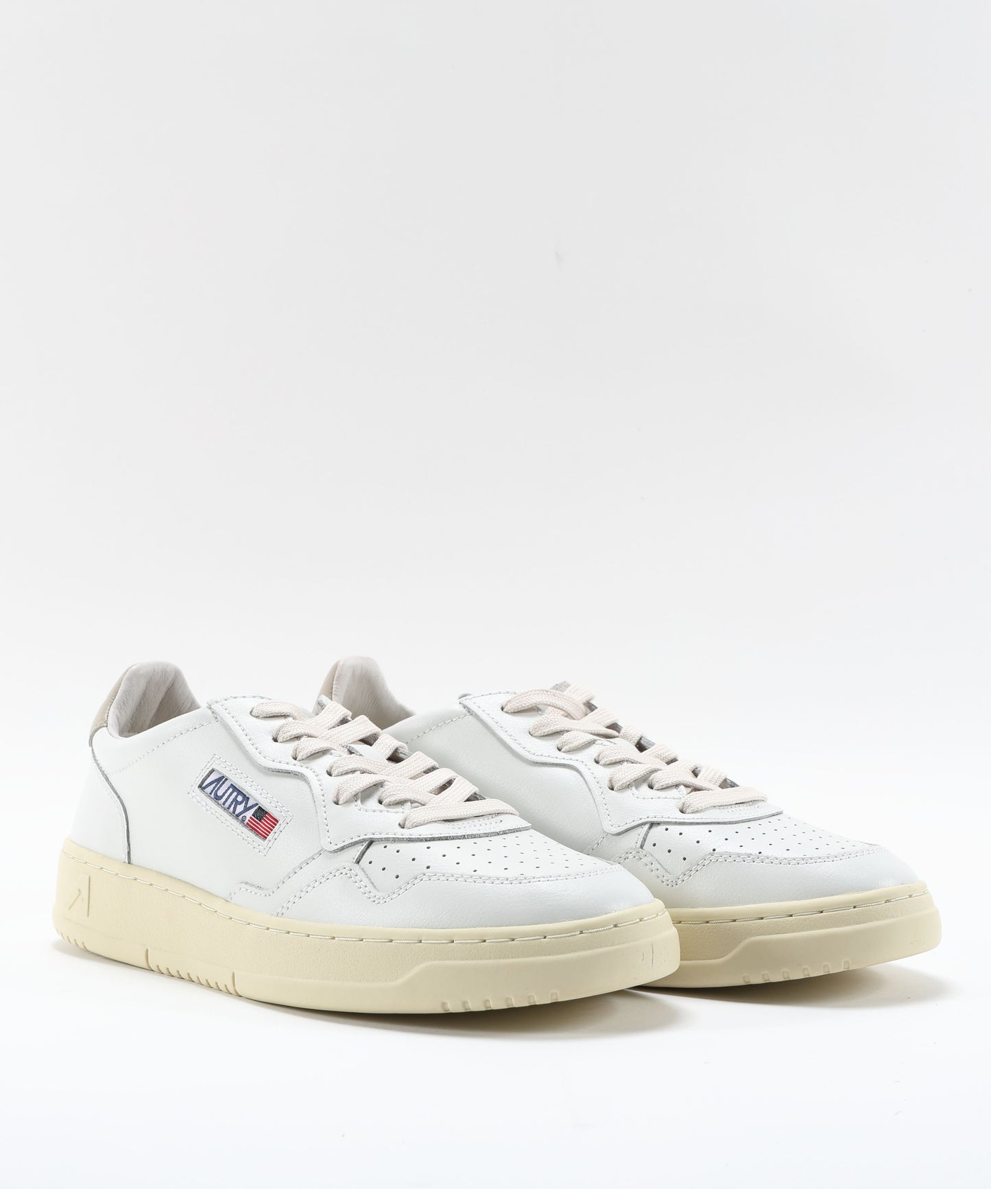 AUTRY SNEAKERS MEDALIST LOW IN PELLE BIANCA E FEATHER GRAY