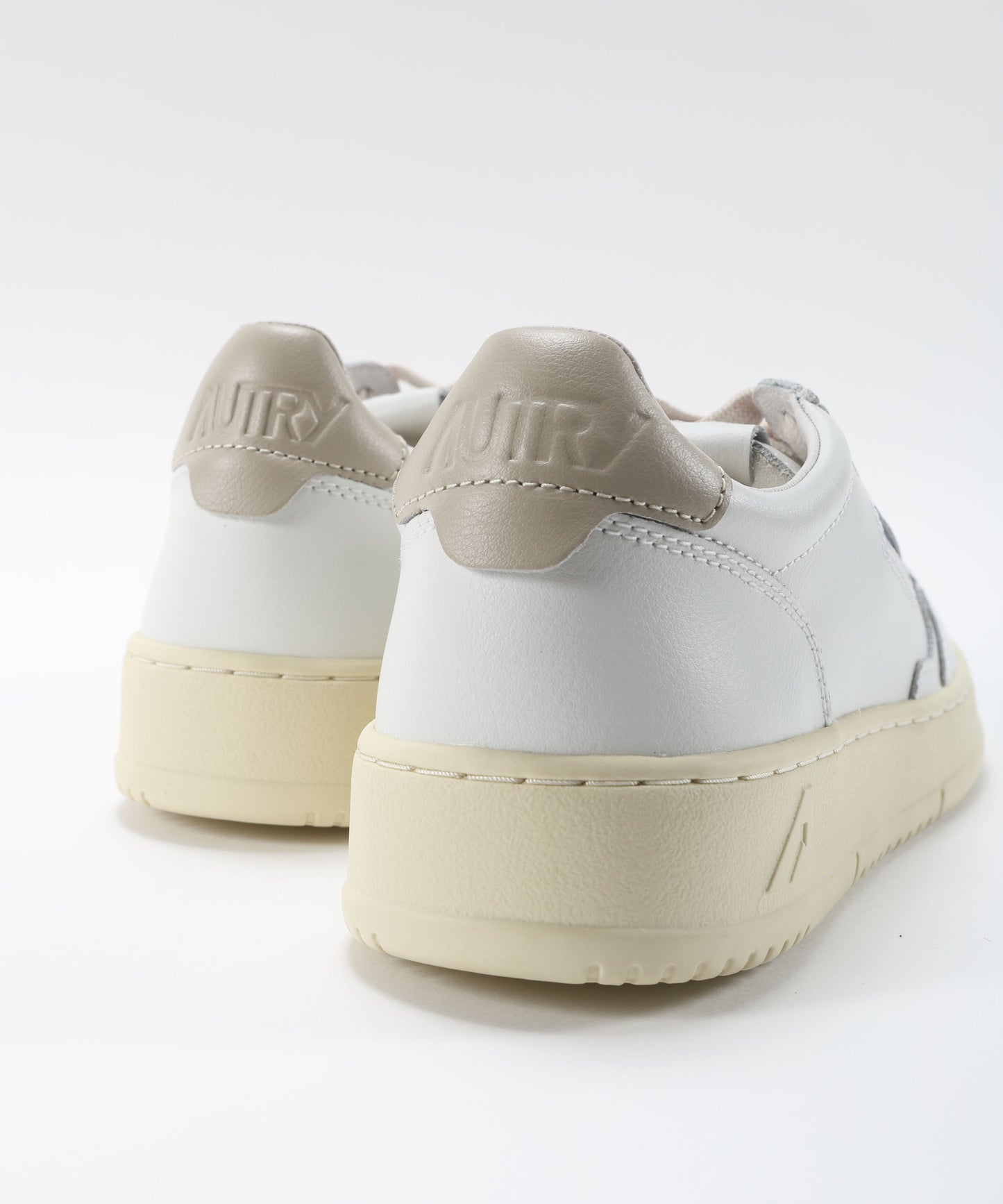AUTRY SNEAKERS MEDALIST LOW IN PELLE BIANCA E FEATHER GRAY