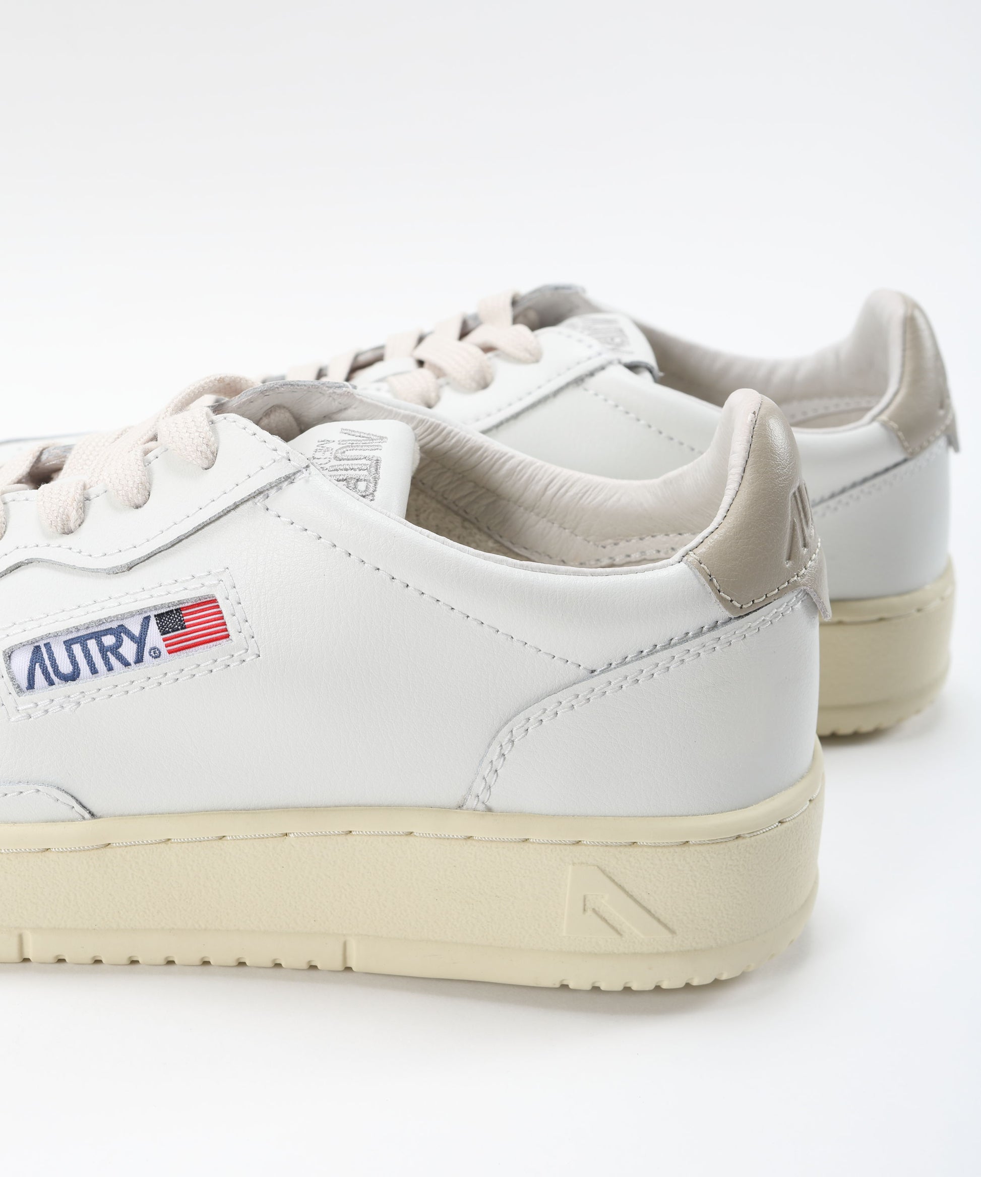 Sneakers AUTRY SNEAKERS MEDALIST LOW IN PELLE BIANCA E FEATHER GRAY Bianco | AUTRY