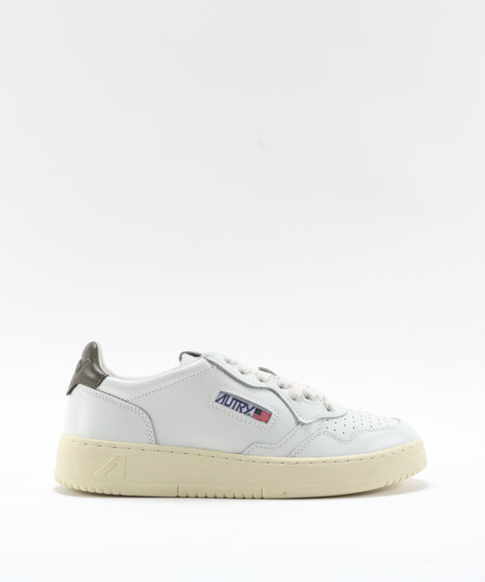 Sneakers AUTRY SNEAKERS MEDALIST LOW IN PELLE BIANCA E CHOCOLATE Bianco/marrone | AUTRY