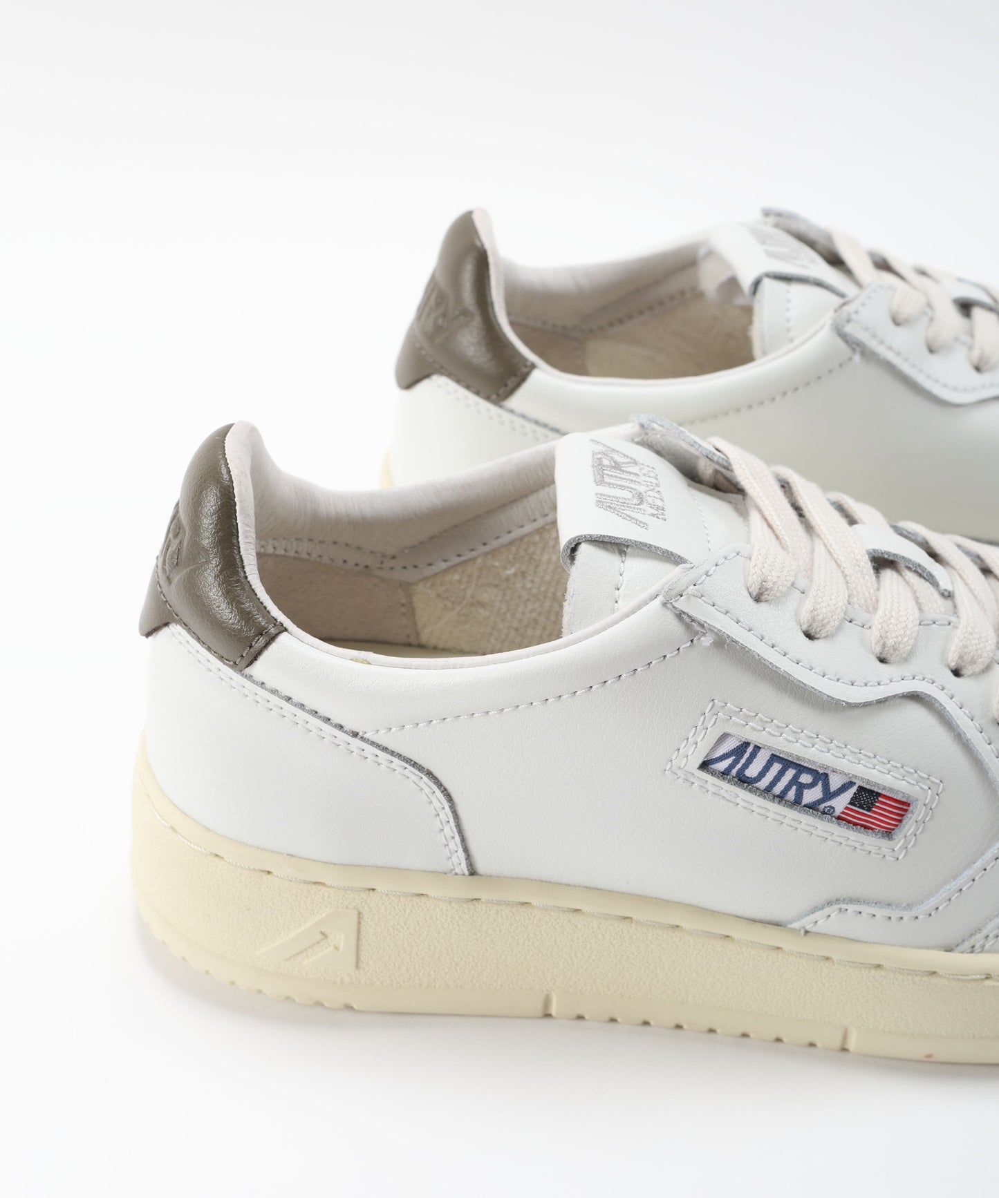 AUTRY SNEAKERS MEDALIST LOW IN PELLE BIANCA E CHOCOLATE