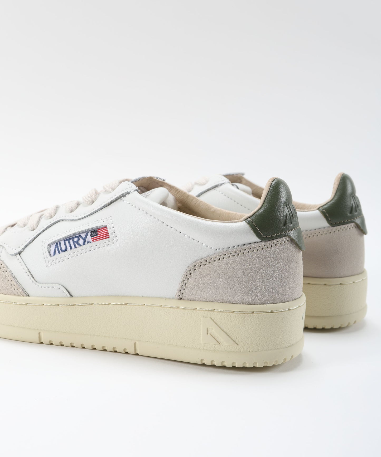 AUTRY SNEAKERS MEDALIST LOW IN SUEDE E PELLE BIANCA E BRONZE GREEN