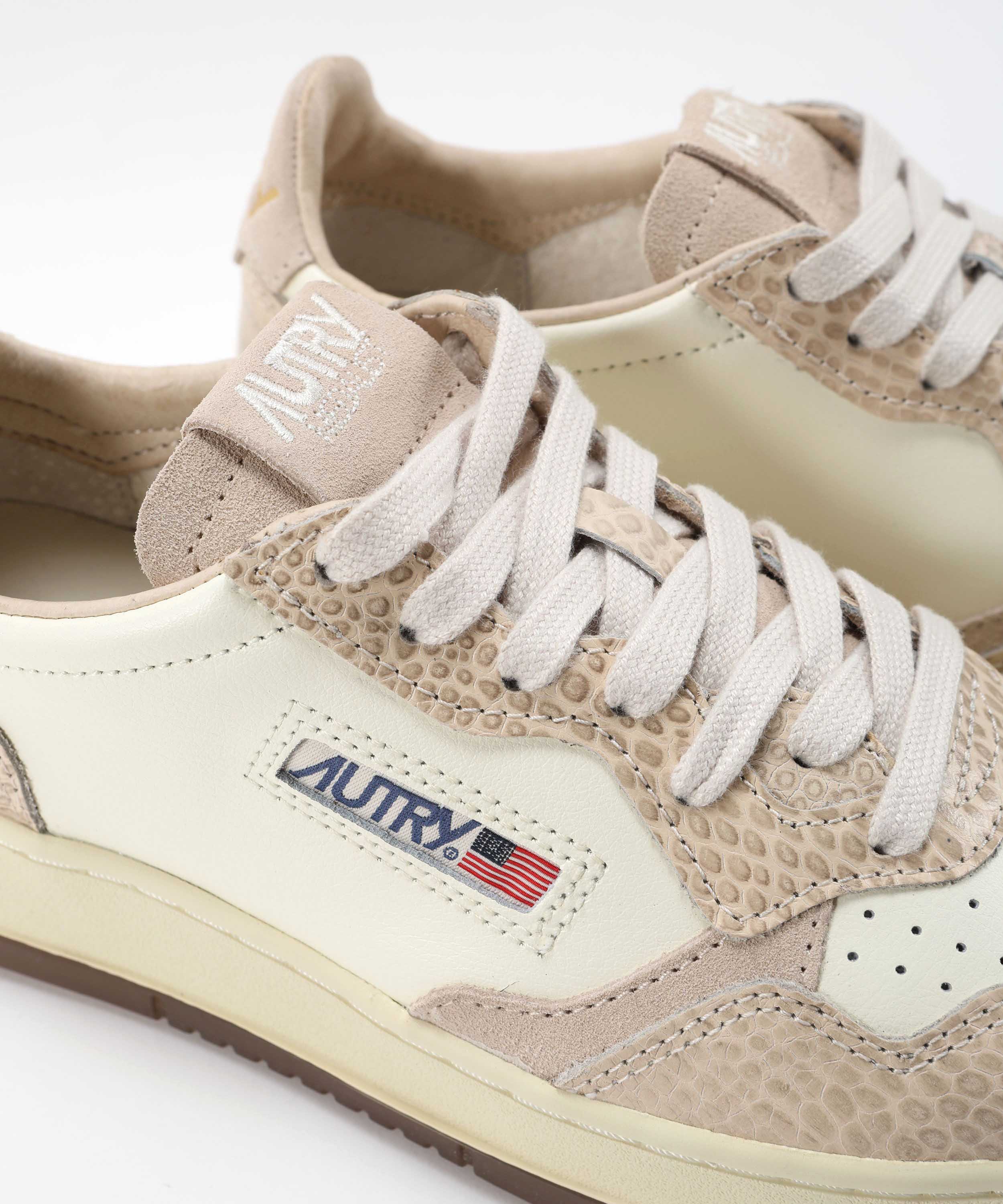 Sneakers AUTRY SNEAKERS MEDALIST LOW IN PELLE MARSHMALLOW E AVORIO Multicolor | AUTRY