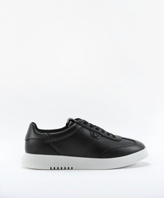 Sneakers EMPORIO ARMANI Sneakers in pelle con placchetta aquila Nero | EMPORIO ARMANI