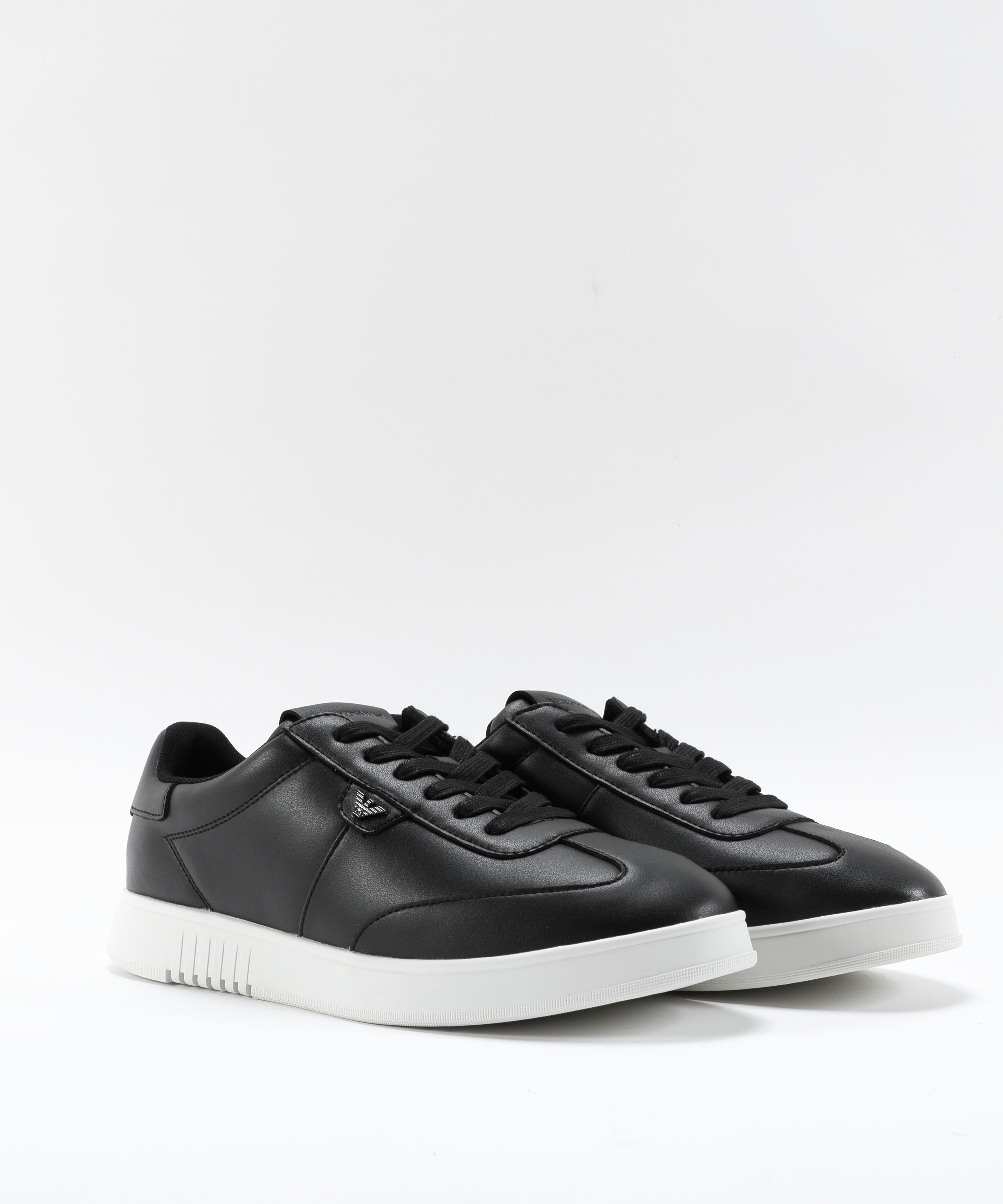 Sneakers EMPORIO ARMANI Sneakers in pelle con placchetta aquila Nero | EMPORIO ARMANI