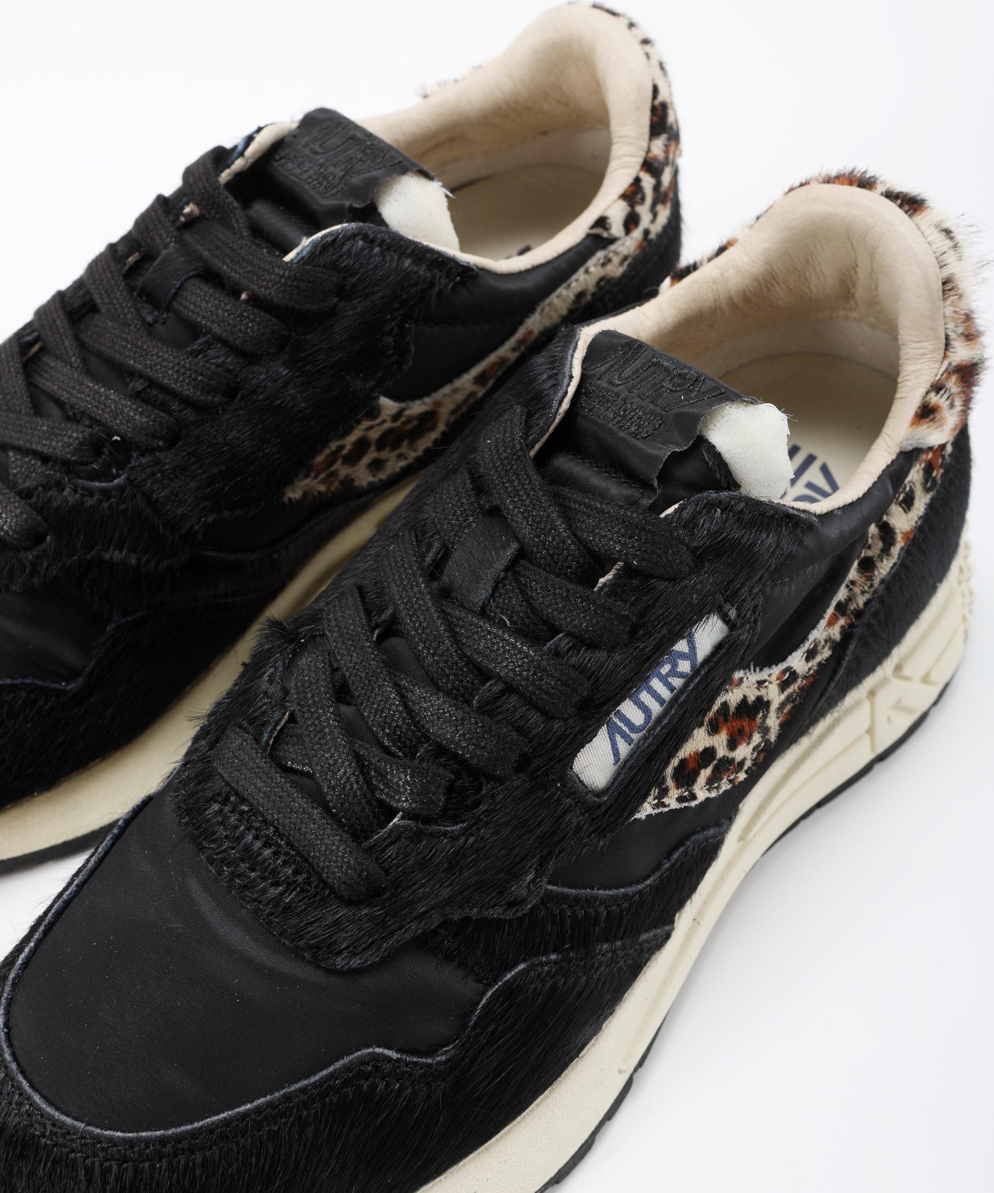 Sneakers AUTRY Running Sneakers with Leopard-Print Calf Hair Inserts Nero/leopardato | AUTRY