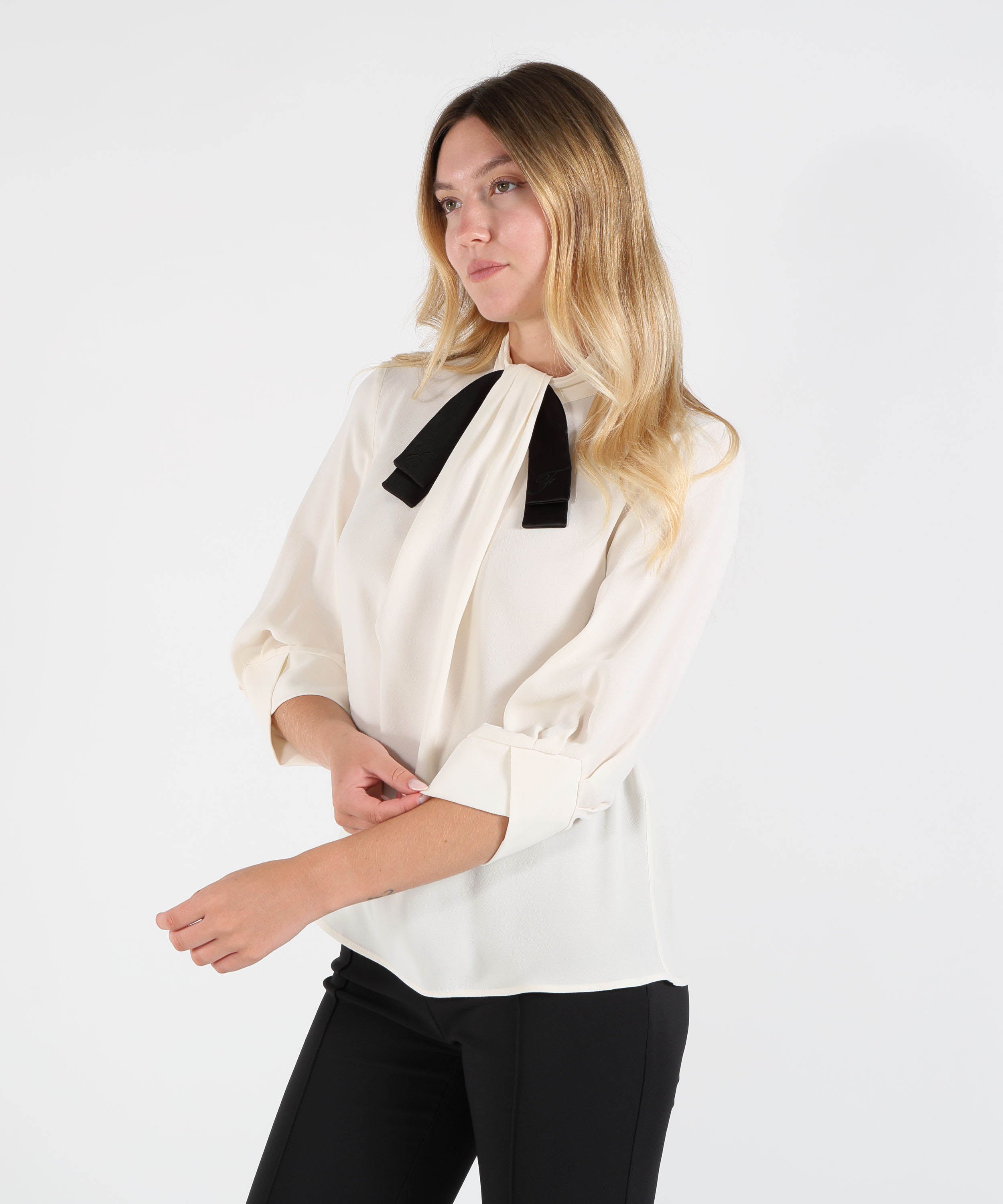 Camicie ELISABETTA FRANCHI Blusa in georgette con cravattino Burro/nero | ELISABETTA FRANCHI