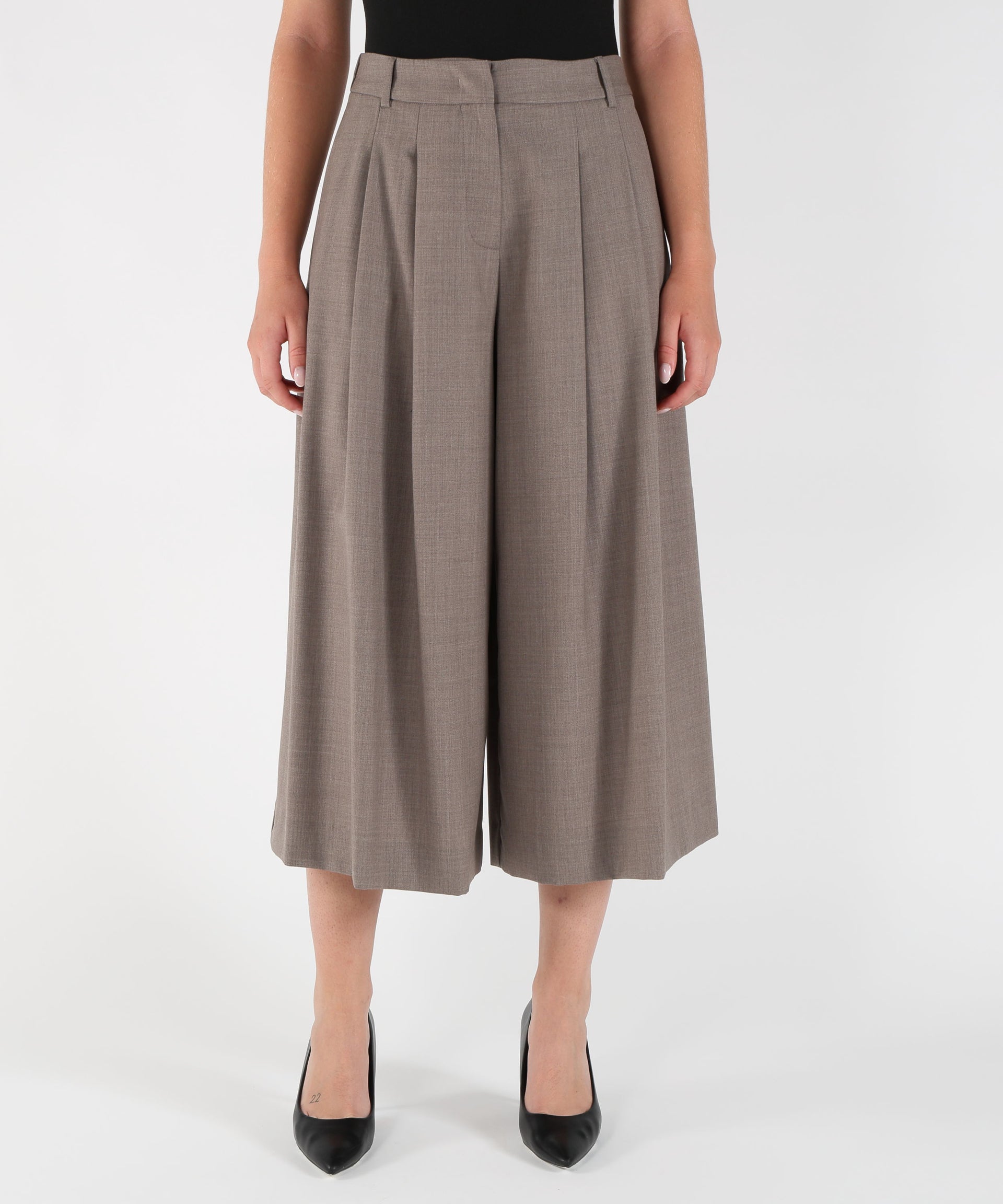 LIVIANA CONTI Pantaloni Adam bermuda lunghi con piences