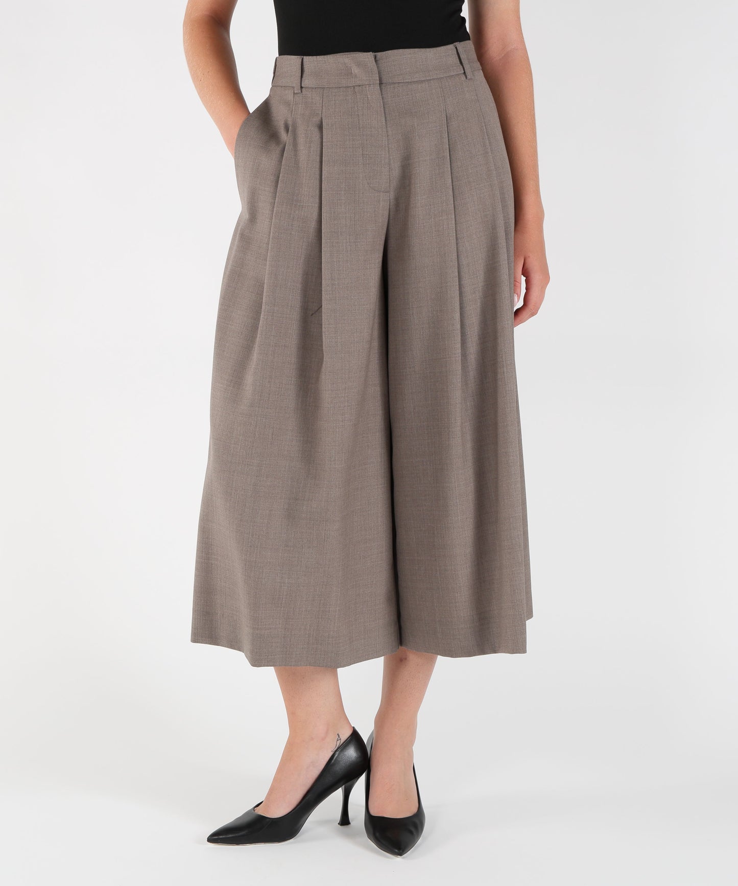 LIVIANA CONTI Pantaloni Adam bermuda lunghi con piences