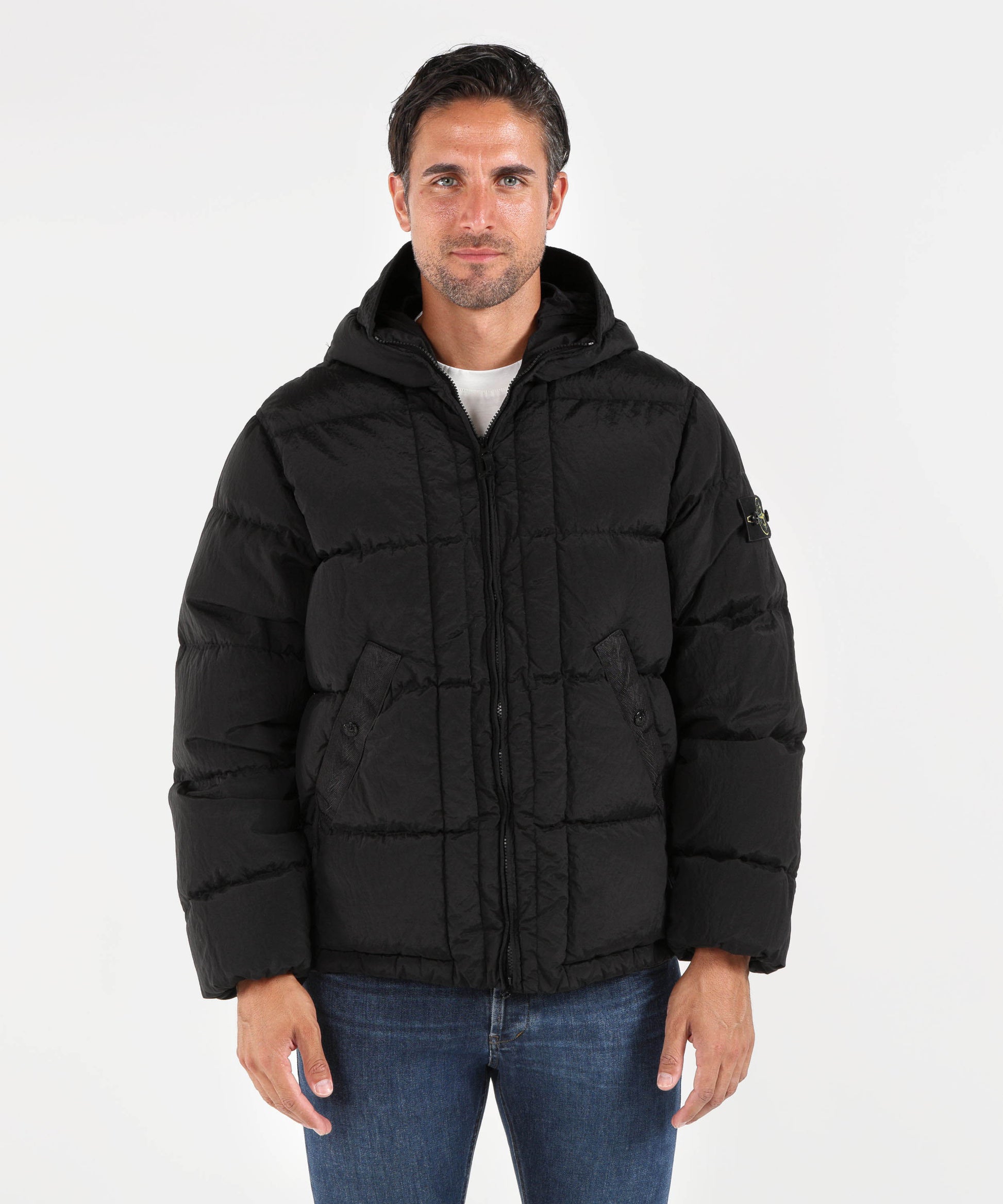 Piumini STONE ISLAND NYLON METAL IN ECONYL®
Piumino con cappuccio e fondo con coulisse Nero | STONE ISLAND