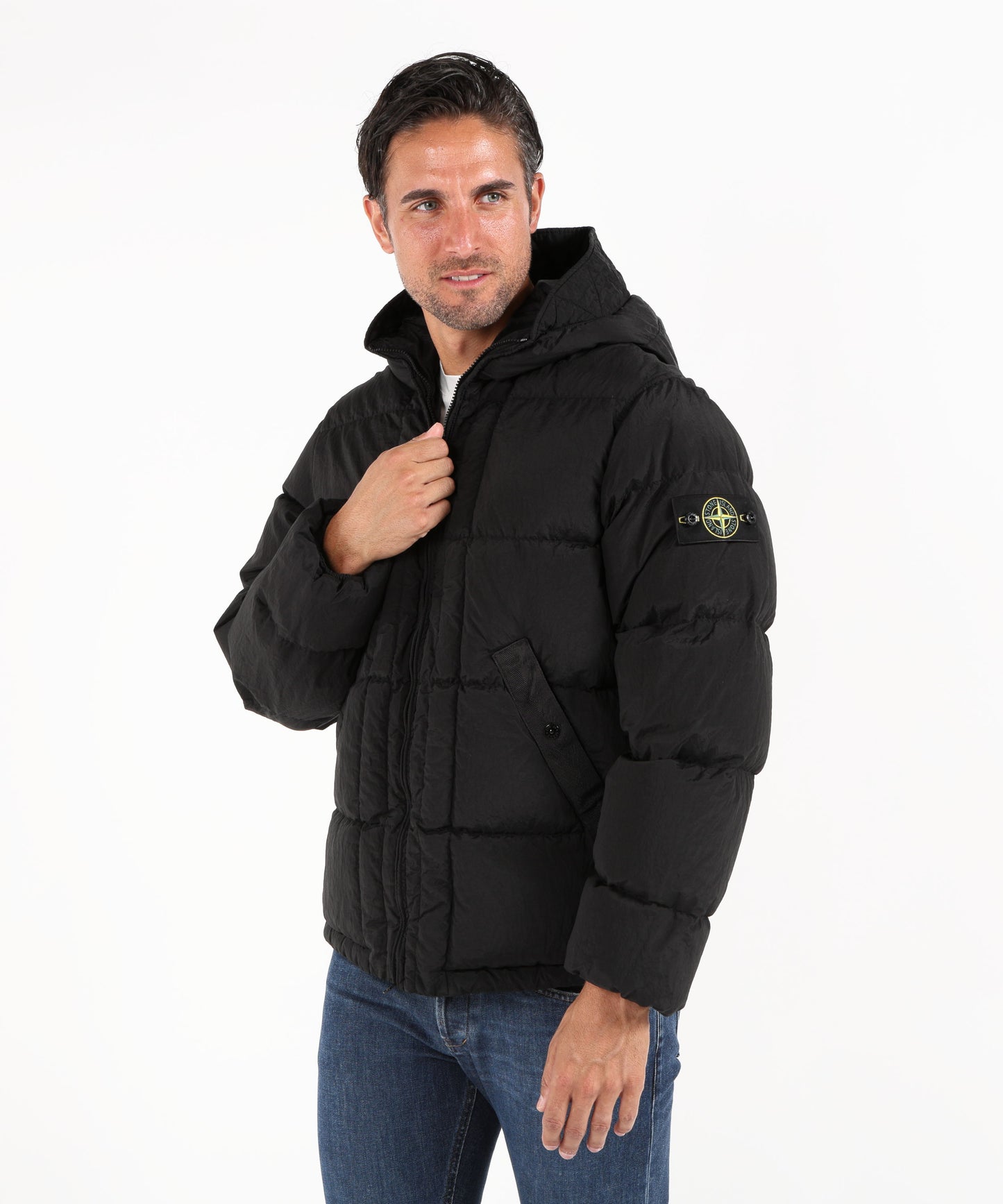 STONE ISLAND NYLON METAL IN ECONYL®
Piumino con cappuccio e fondo con coulisse