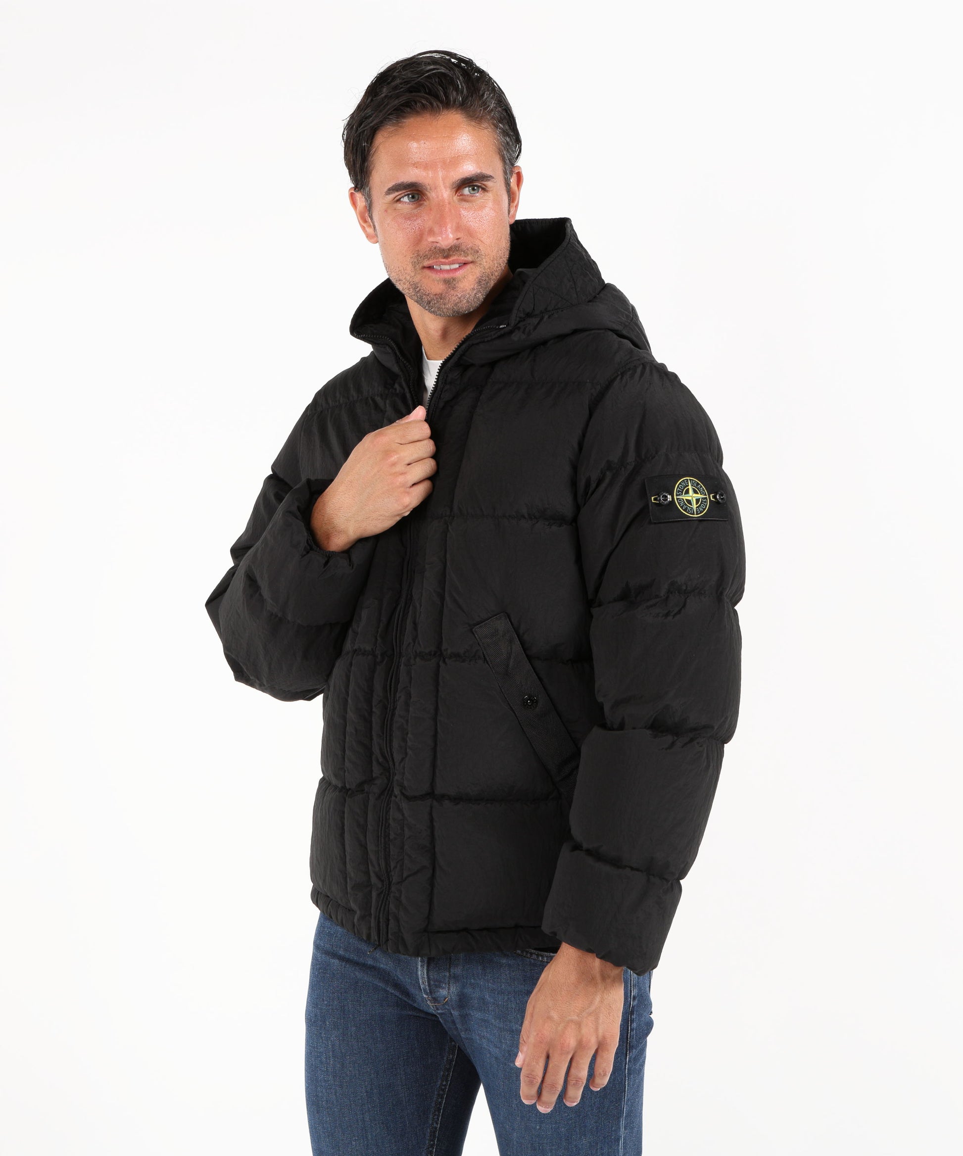 Piumini STONE ISLAND NYLON METAL IN ECONYL®
Piumino con cappuccio e fondo con coulisse Nero | STONE ISLAND