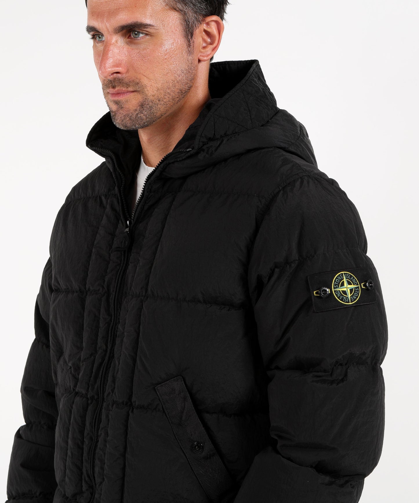 STONE ISLAND NYLON METAL IN ECONYL®
Piumino con cappuccio e fondo con coulisse
