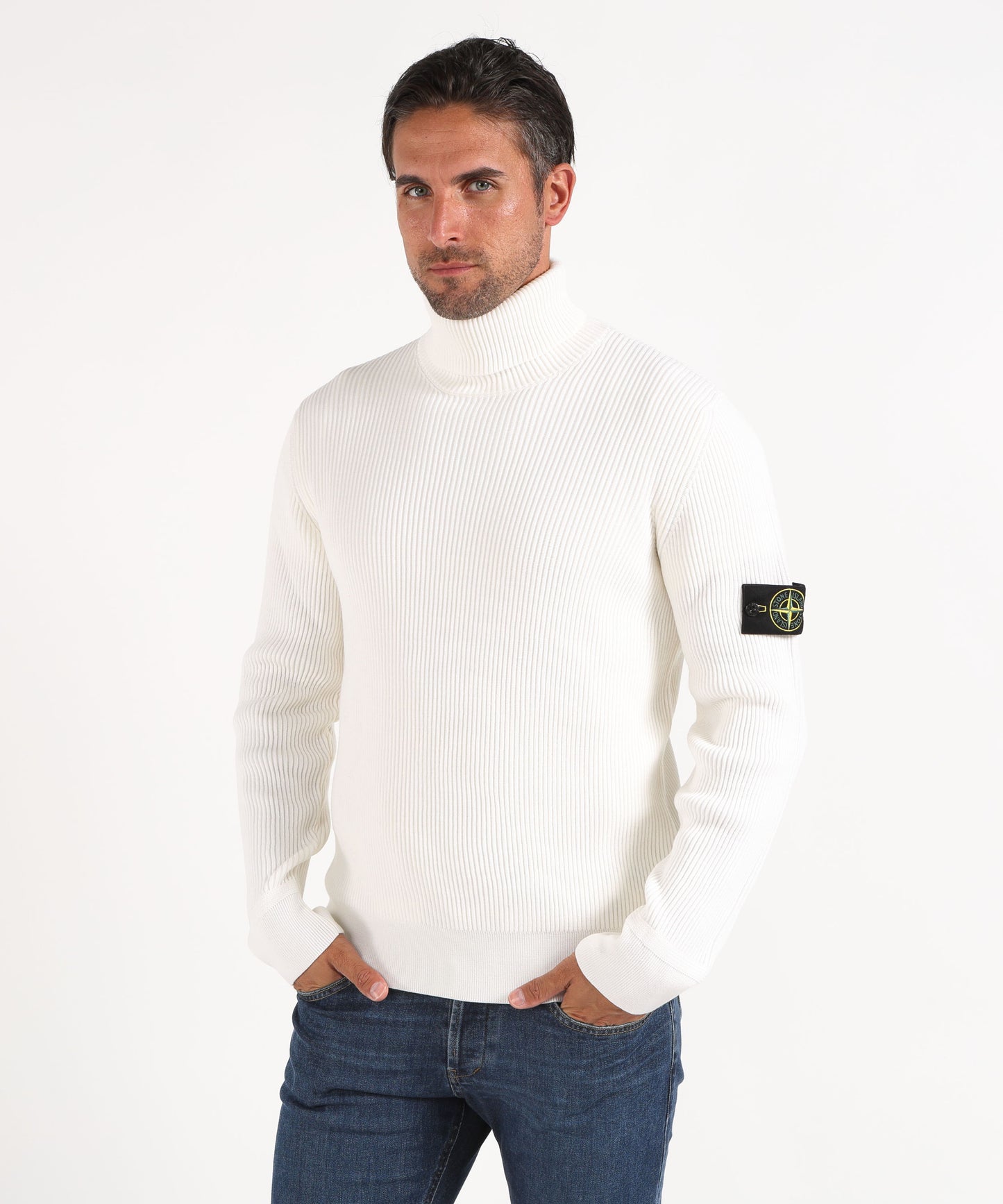 STONE ISLAND FULL RIB RWS WOOL
Maglione dolcevita finemente rifinito a costine