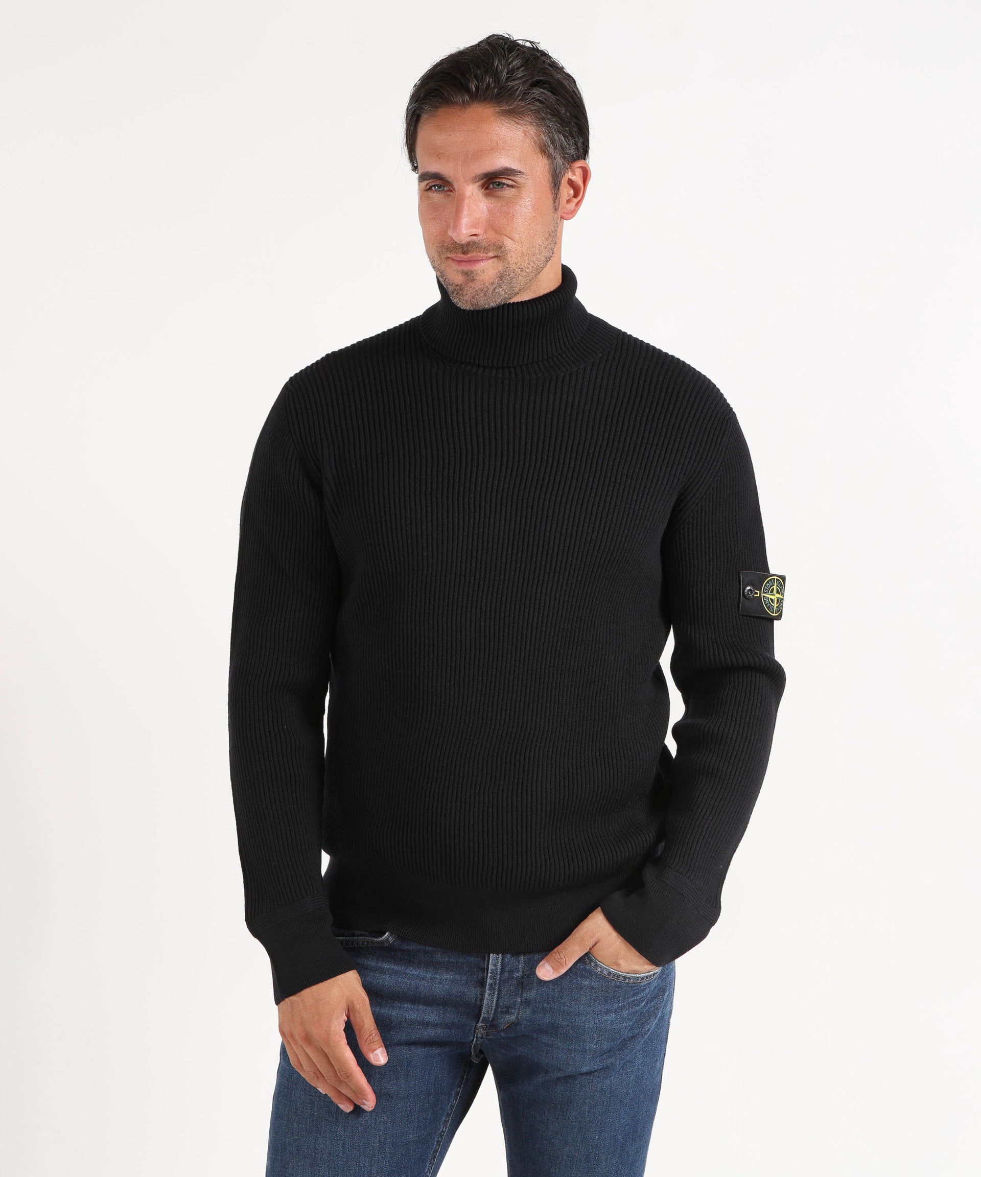 STONE ISLAND FULL RIB RWS WOOL
Maglione dolcevita finemente rifinito a costine