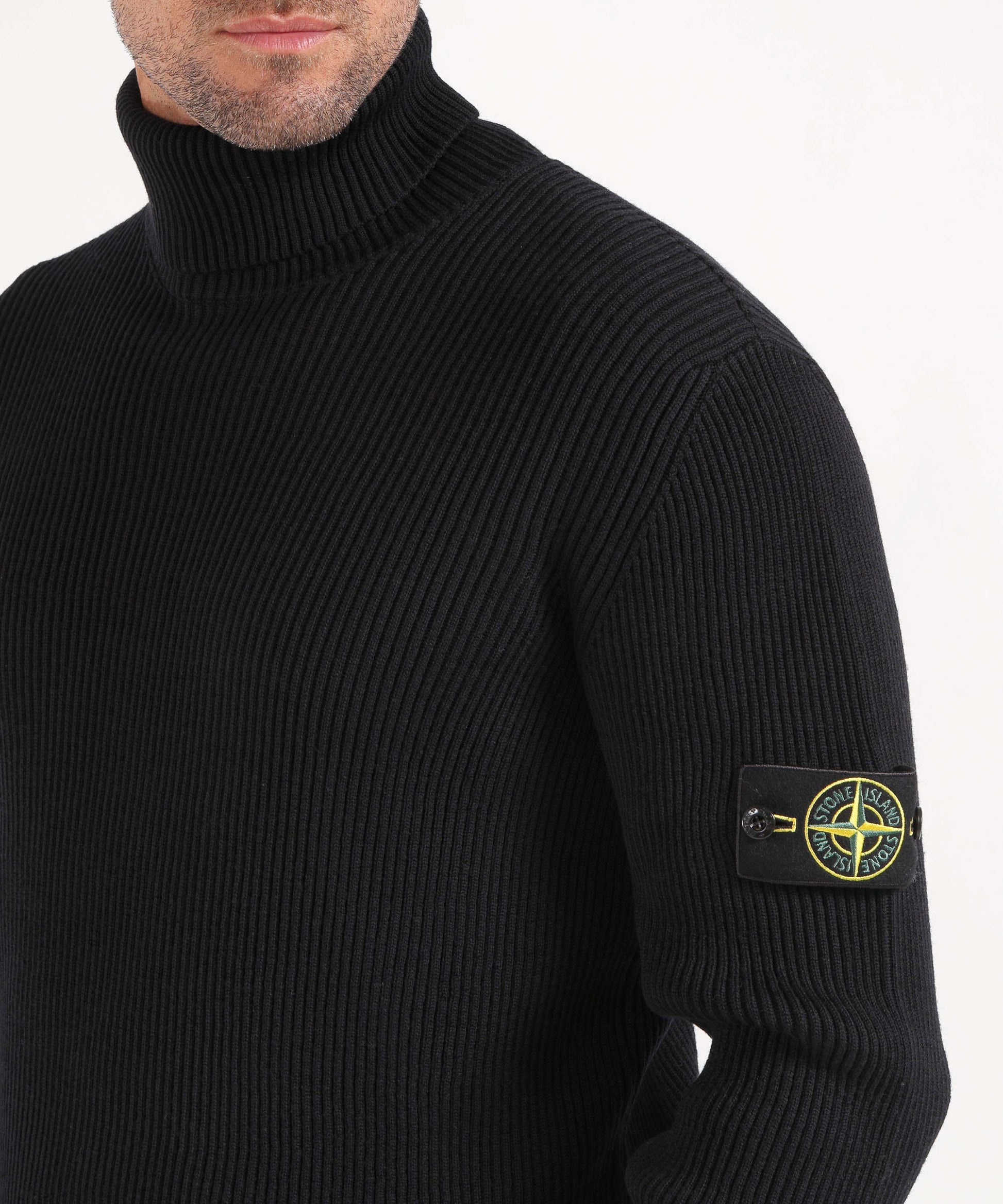 Maglie STONE ISLAND FULL RIB RWS WOOL
Maglione dolcevita finemente rifinito a costine Navy | STONE ISLAND