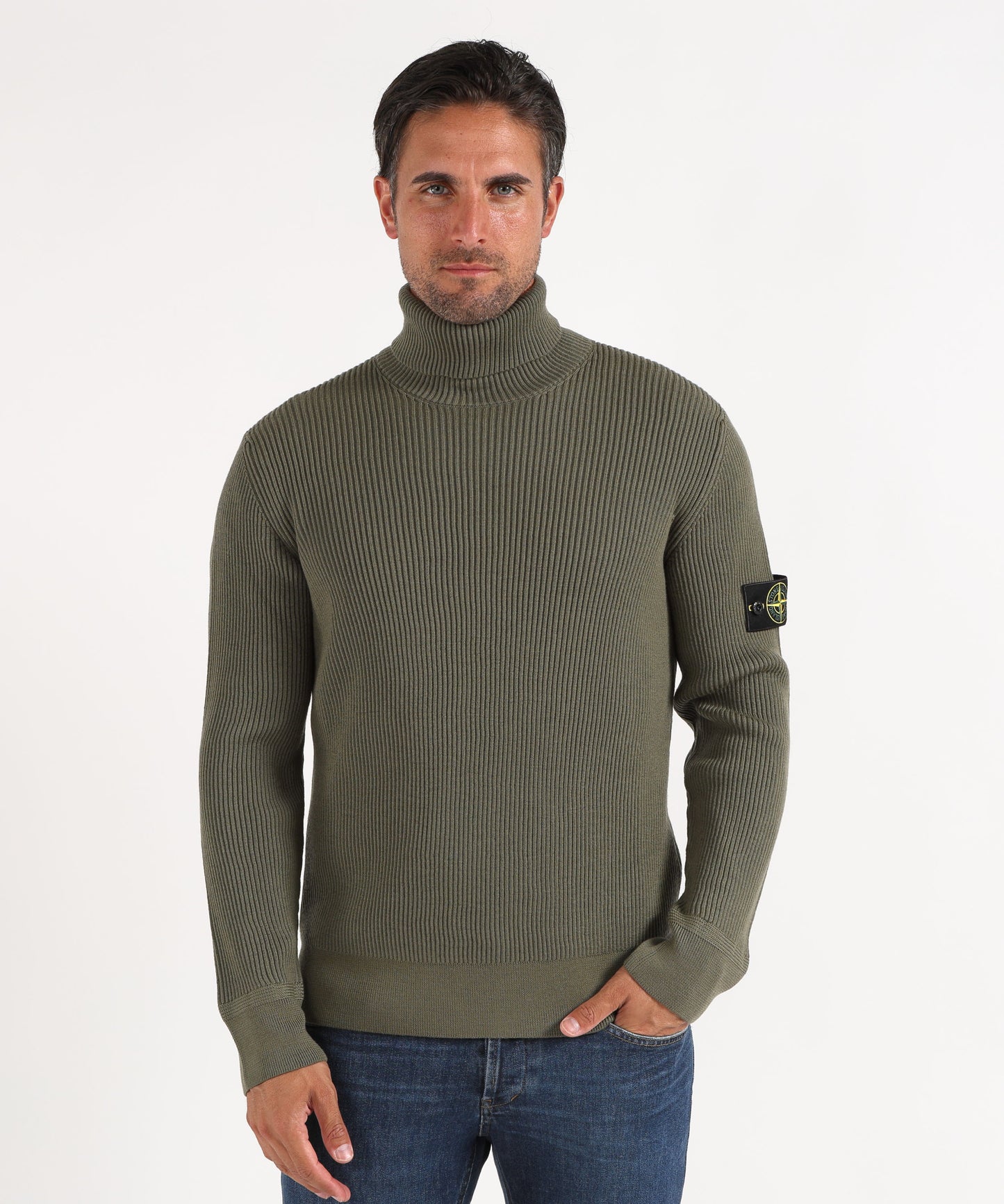 STONE ISLAND FULL RIB RWS WOOL
Maglione dolcevita finemente rifinito a costine