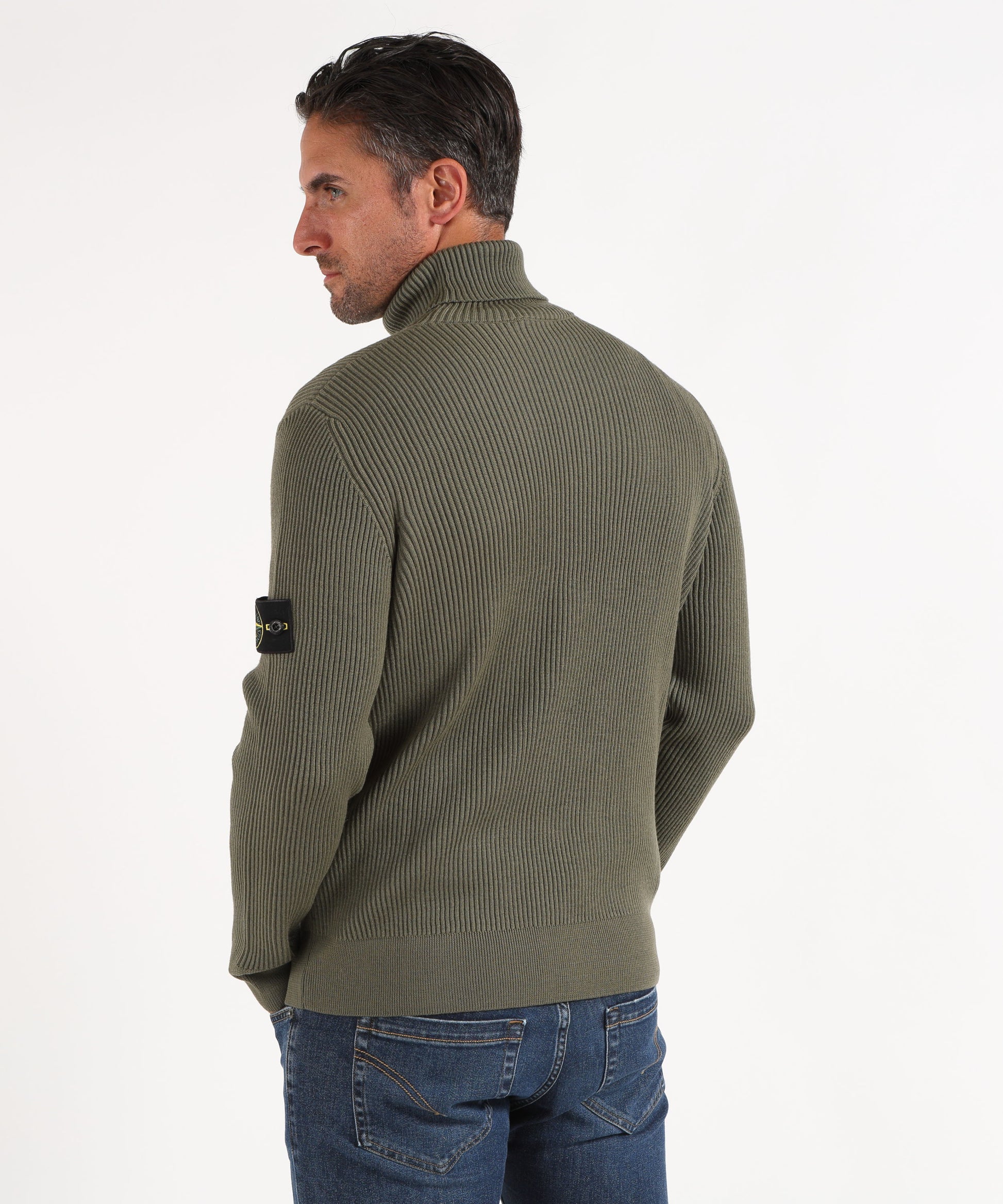 Maglie STONE ISLAND FULL RIB RWS WOOL
Maglione dolcevita finemente rifinito a costine Militare | STONE ISLAND