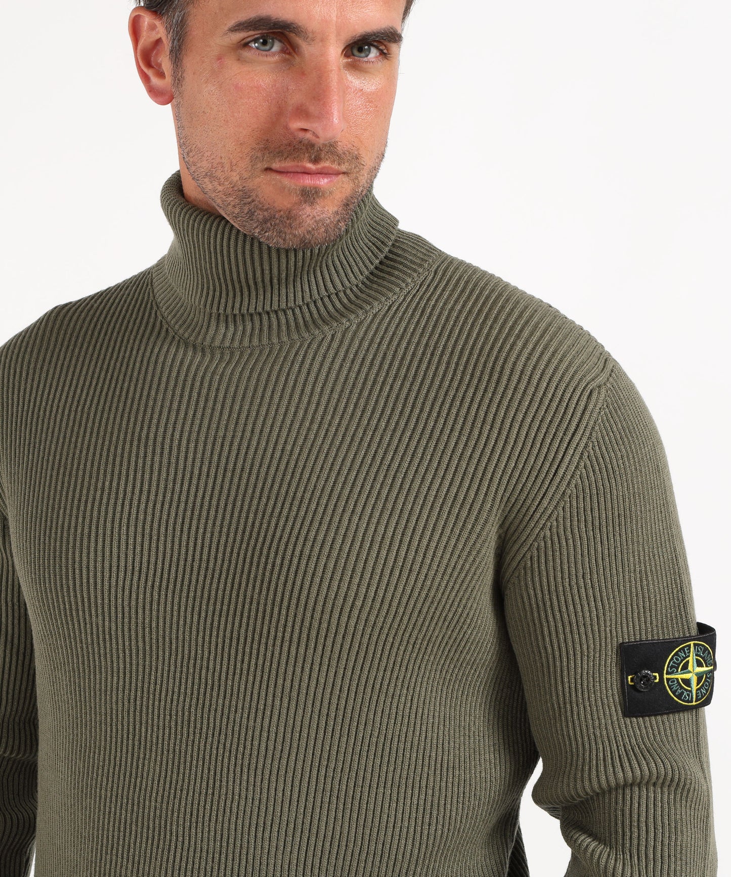 STONE ISLAND FULL RIB RWS WOOL
Maglione dolcevita finemente rifinito a costine