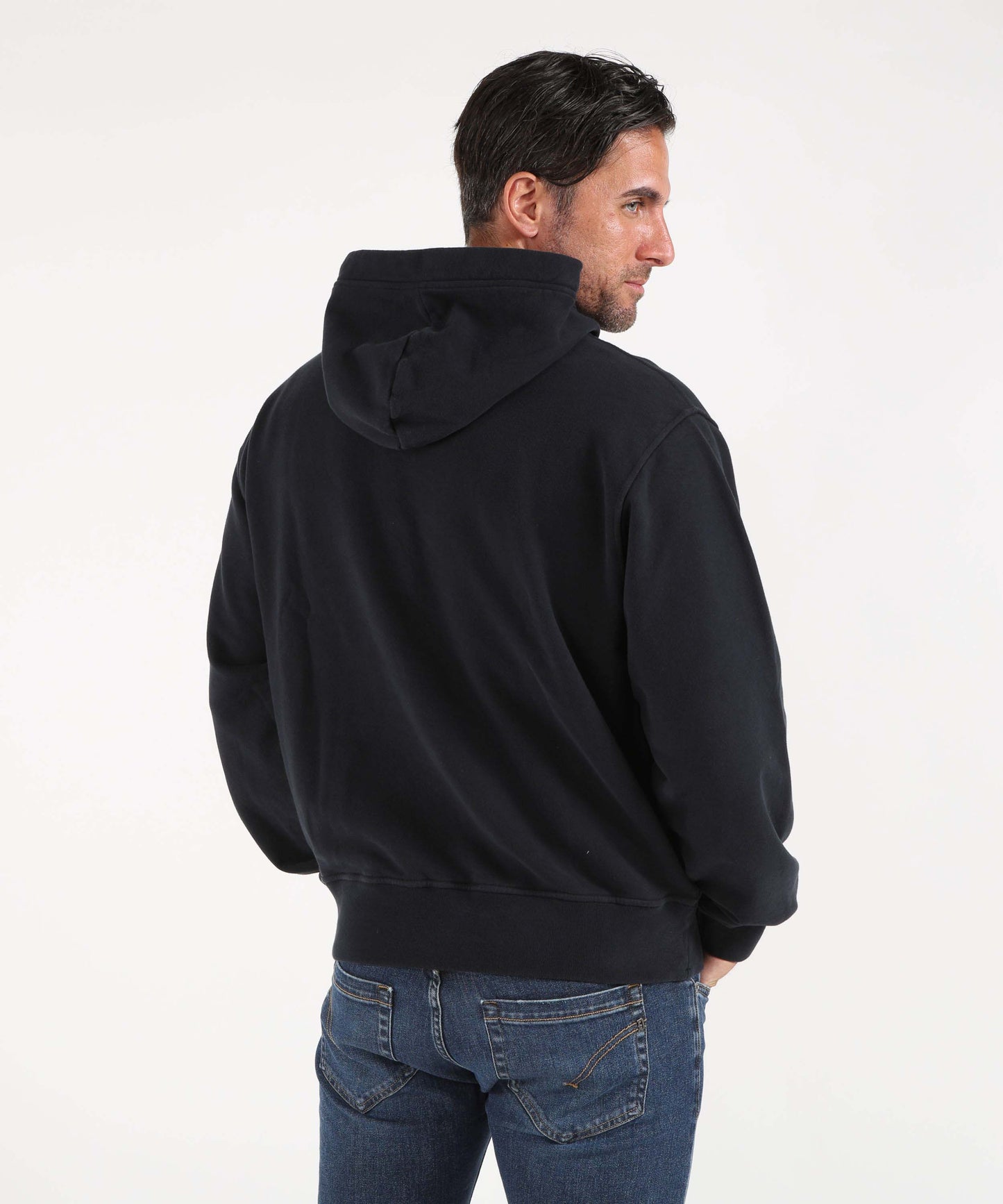STONE ISLAND BRUSHED ORGANIC COTTON FLEECE
Felpa vestibilità oversize con cappuccio, zip e tasca a marsupio