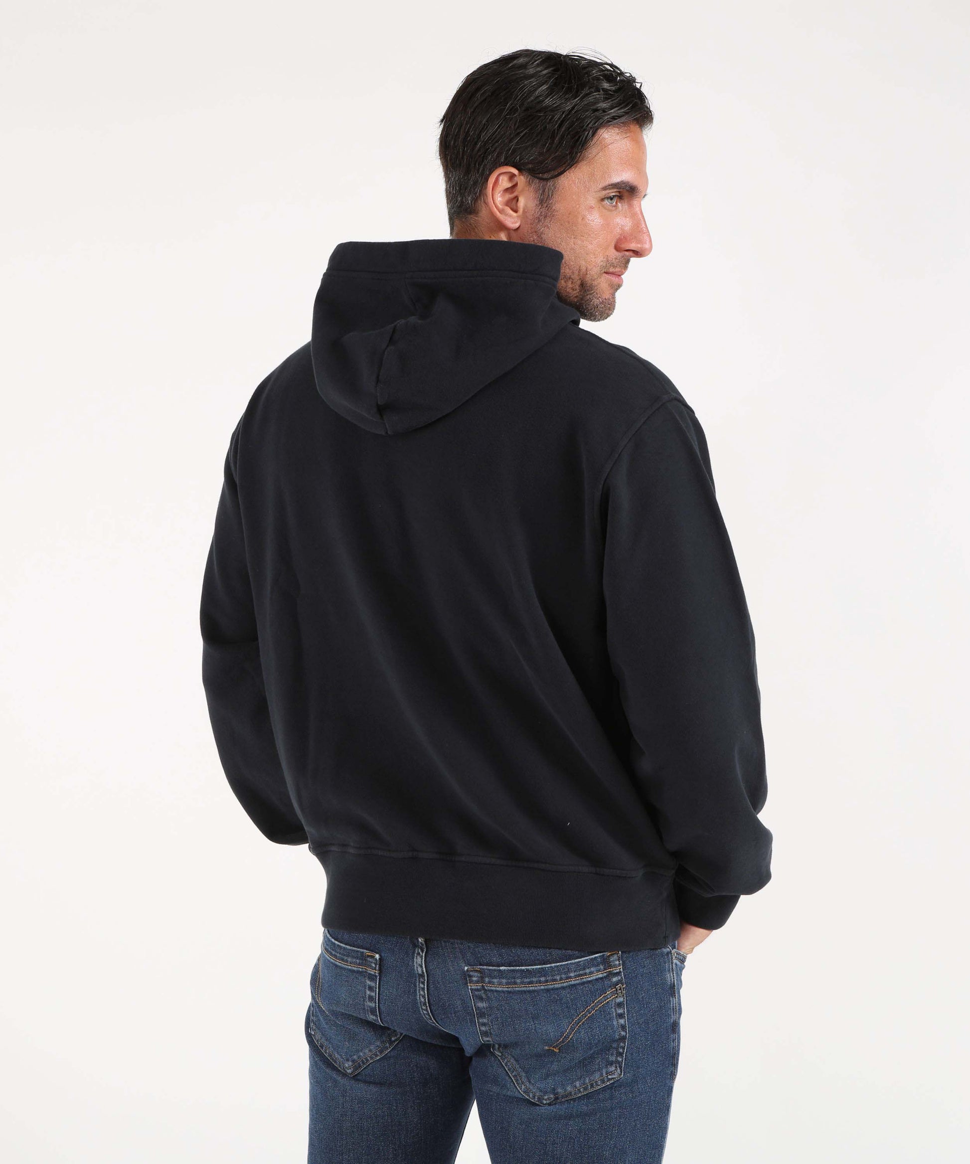 Felpe STONE ISLAND BRUSHED ORGANIC COTTON FLEECE
Felpa vestibilità oversize con cappuccio, zip e tasca a marsupio Blu navy | STONE ISLAND