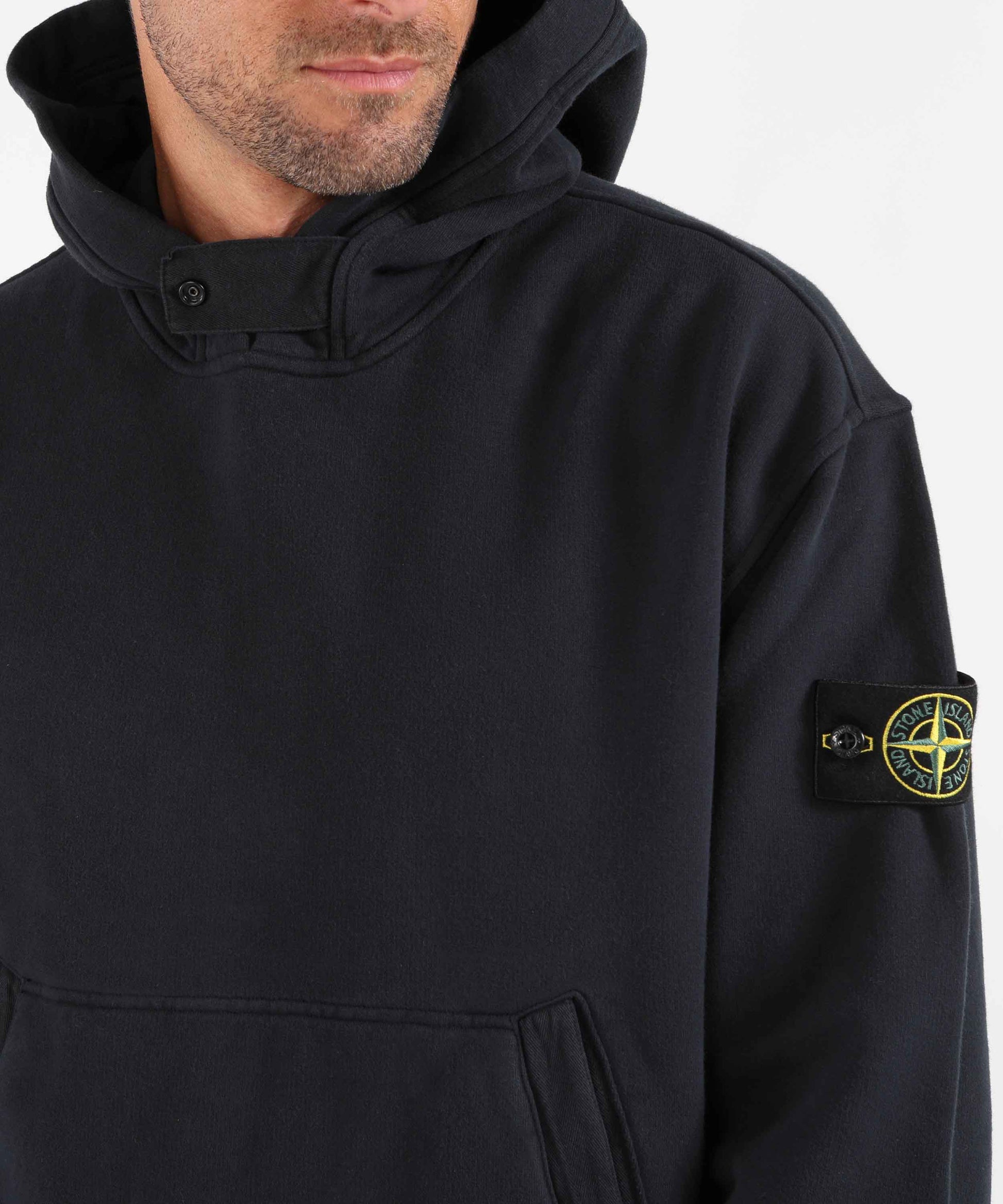 Felpe STONE ISLAND BRUSHED ORGANIC COTTON FLEECE
Felpa vestibilità oversize con cappuccio, zip e tasca a marsupio Blu navy | STONE ISLAND