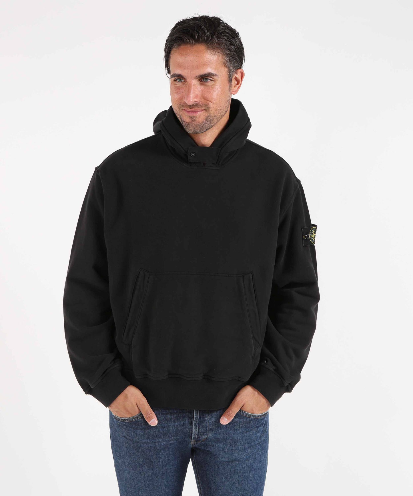 STONE ISLAND BRUSHED ORGANIC COTTON FLEECE
Felpa vestibilità oversize con cappuccio, zip e tasca a marsupio